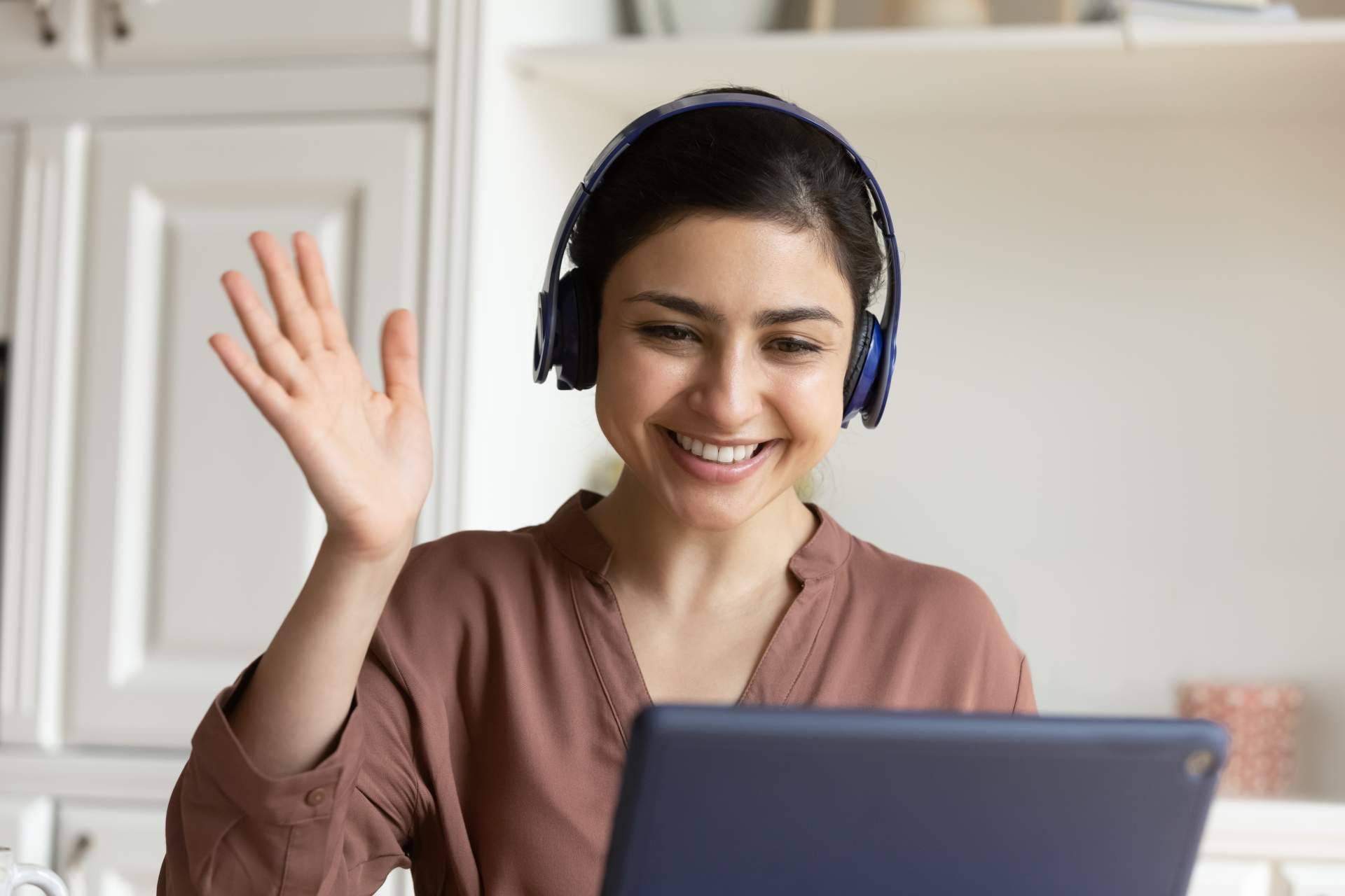 Los beneficios de ser profesor online de idiomas, según Sergio Delgado de ConMovimiento
