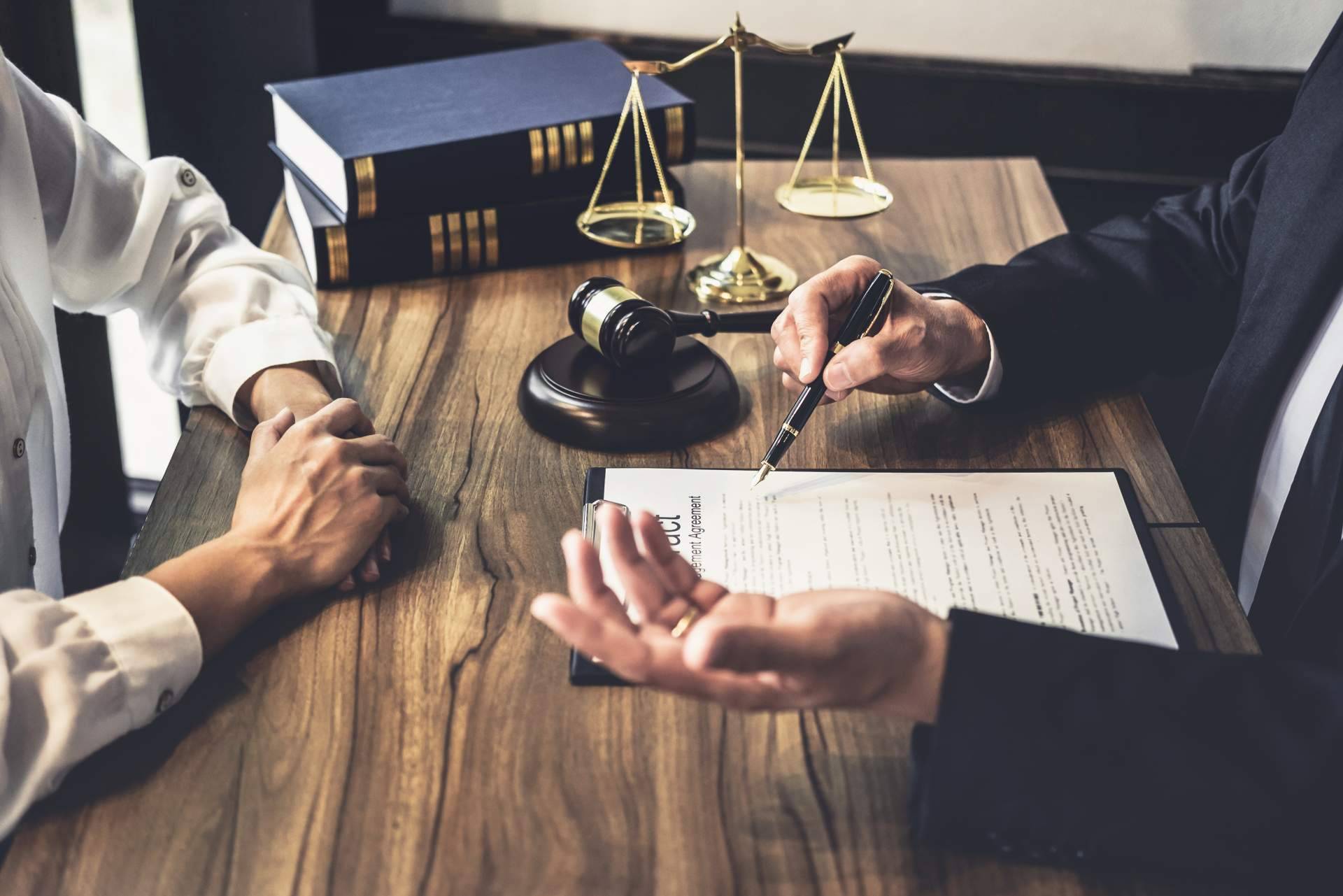La importancia de asesorarse con abogados en trámites de herencias