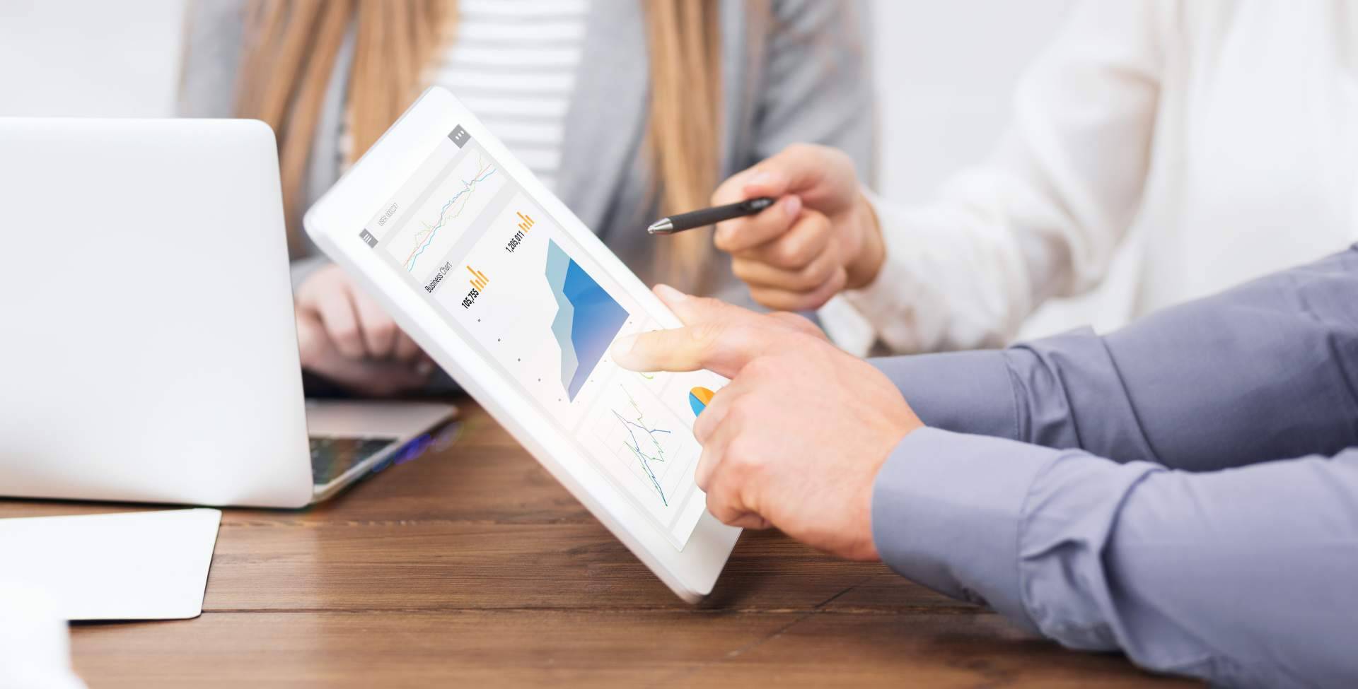 Ahorrar tiempo contratando a diseñadores web profesionales, por Destaca