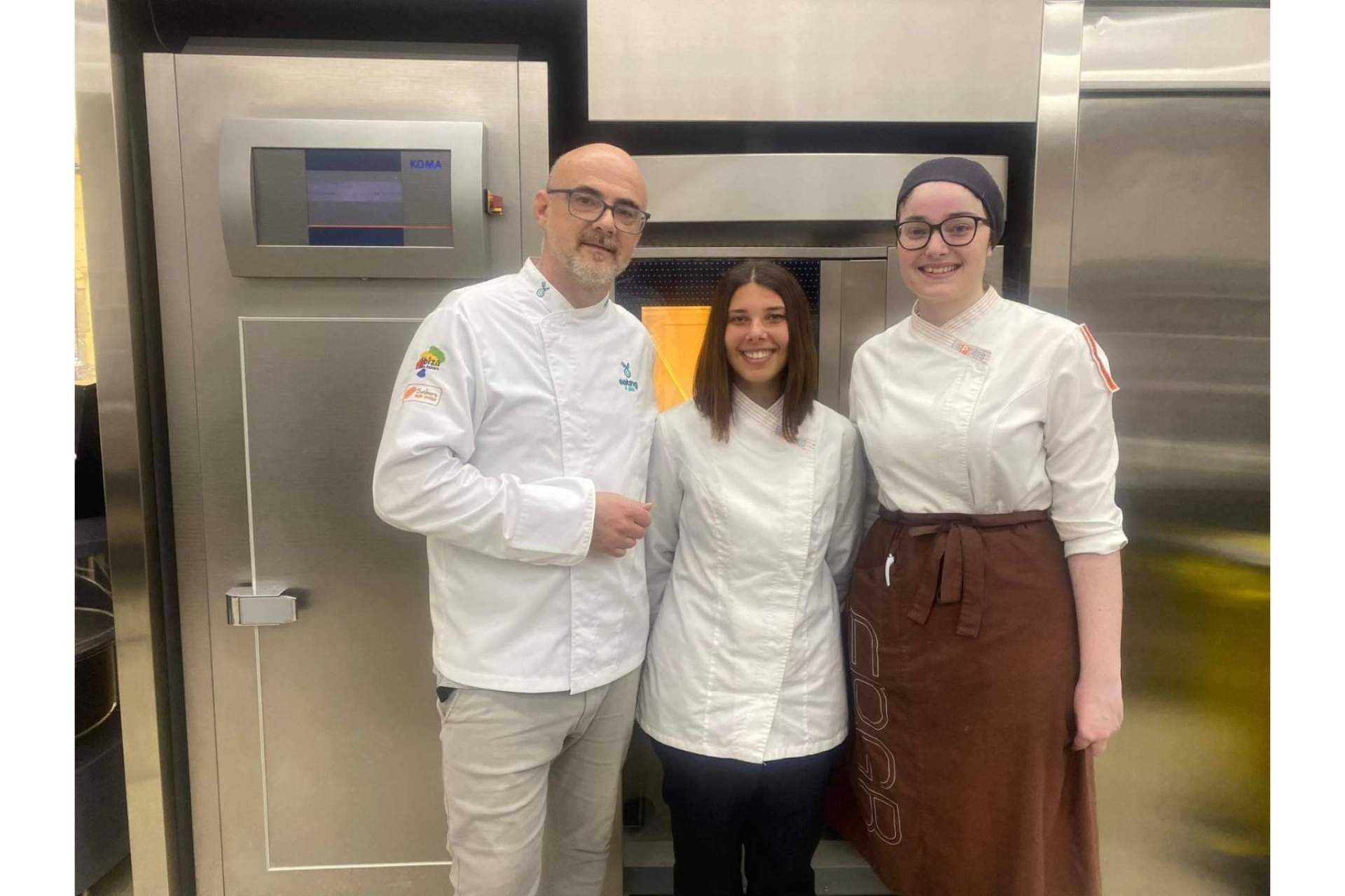 De la mano de los chefs Álvaro Sanz y Paco Alcahud, Eating in Ibiza promociona la gastronomía de Ibiza en 2 escuelas de hostelería reconocidas en ciudad condal