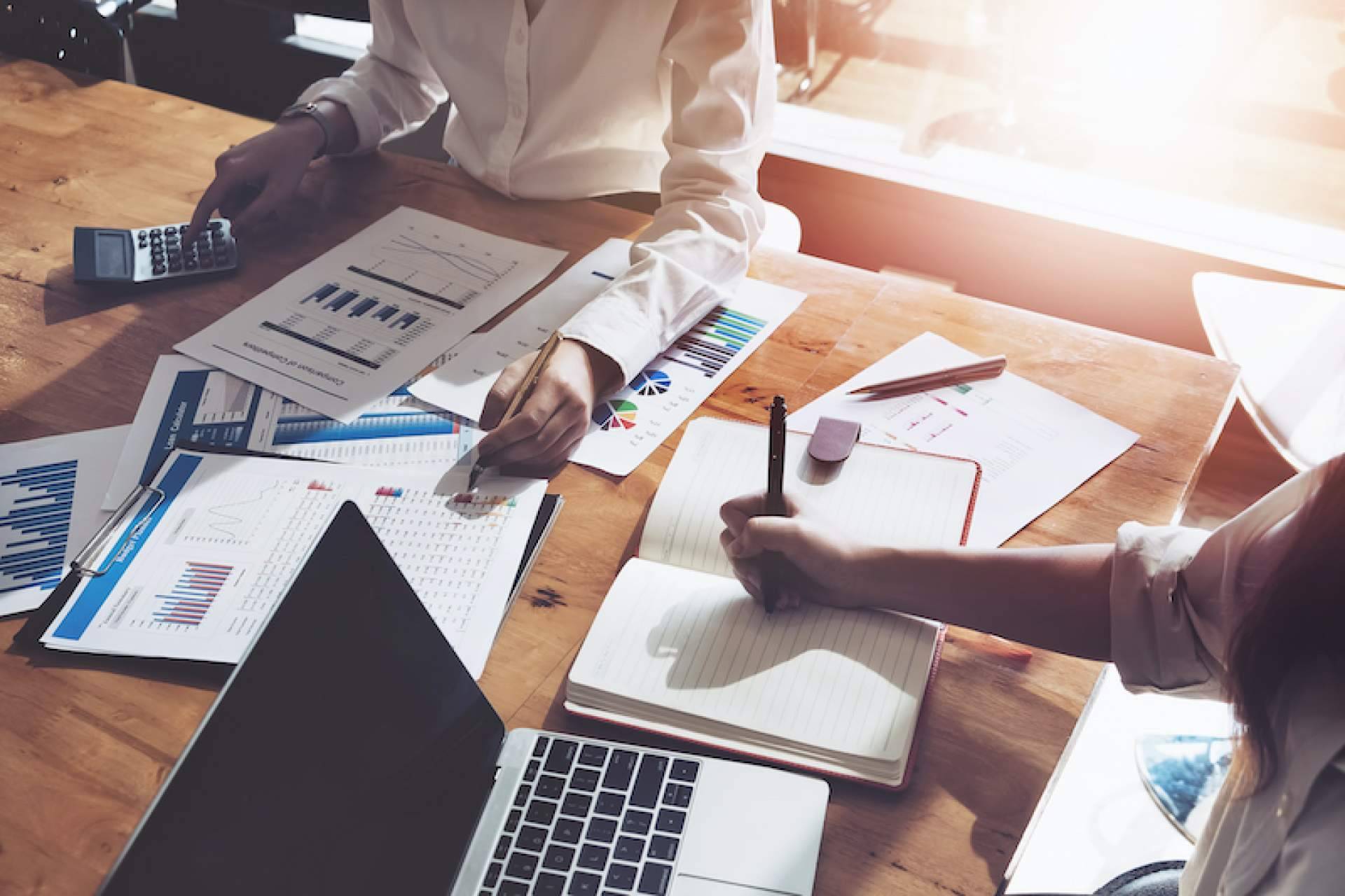 La gerencia de riesgos en empresas haciendo una buena auditoría y acudiendo al mercado asegurador
