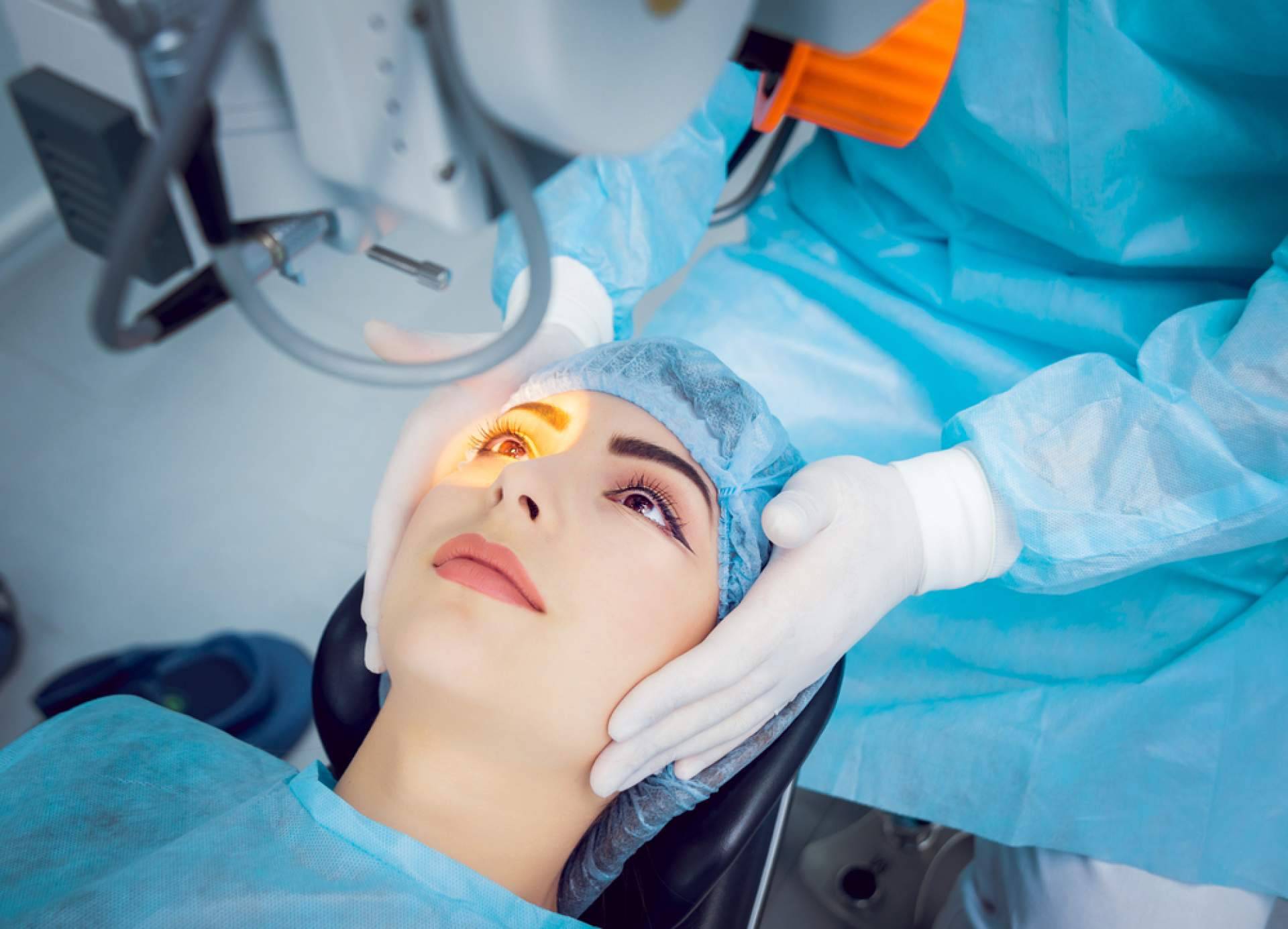 Cirugía de presbicia bilateral con lentes multifocales, con el Departamento de Oftalmología del Instituto Universitario Dexeus