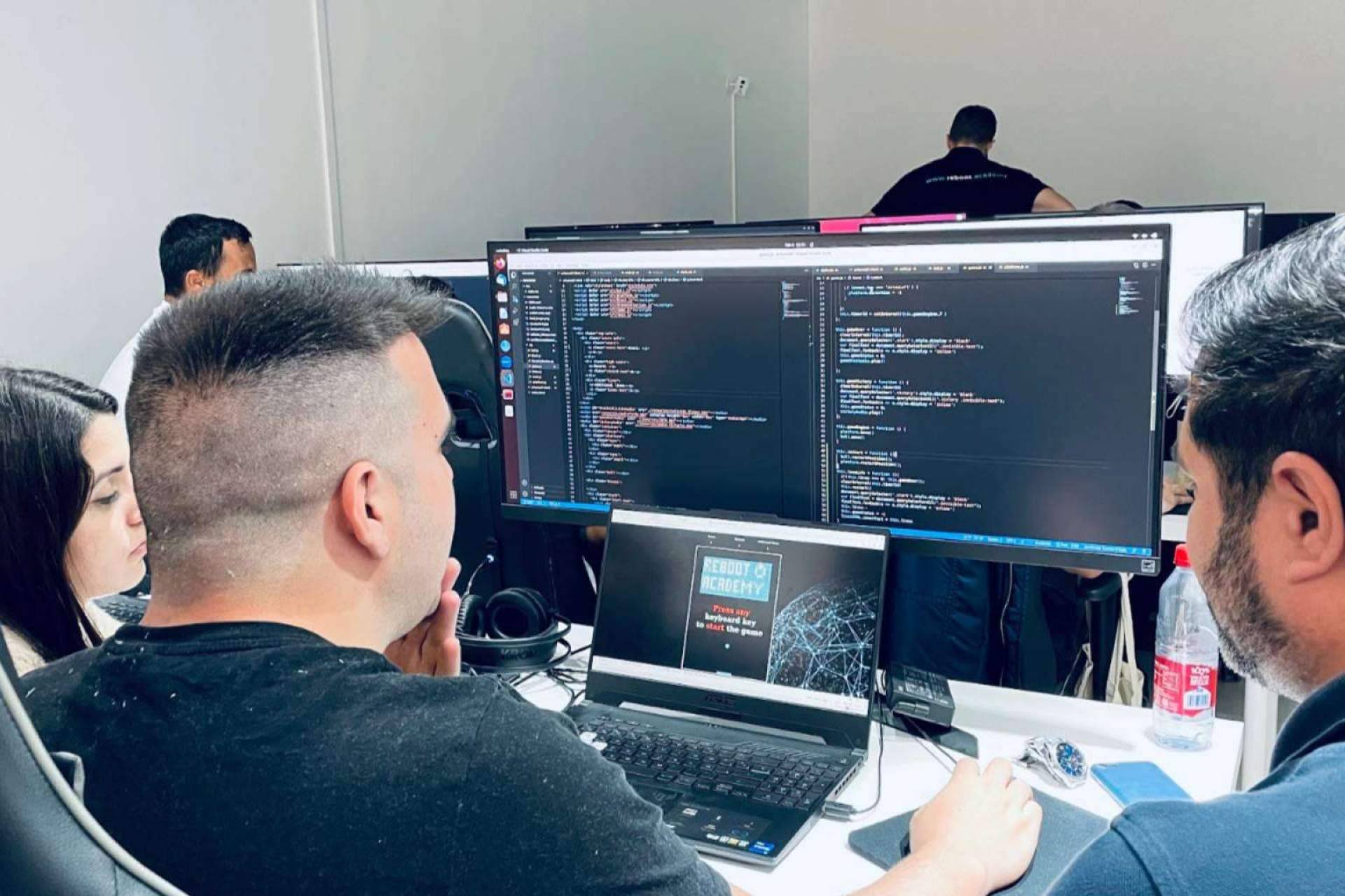 El curso de desarrollador web de Reboot Academy permite aprender sobre tecnología, diseño y negocio