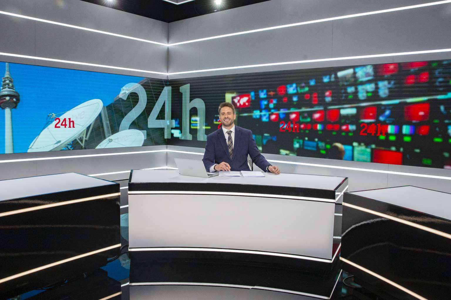 Àngel Pons, el presentador de noticias de TVE que destaca por su enfoque creativo y versatilidad
