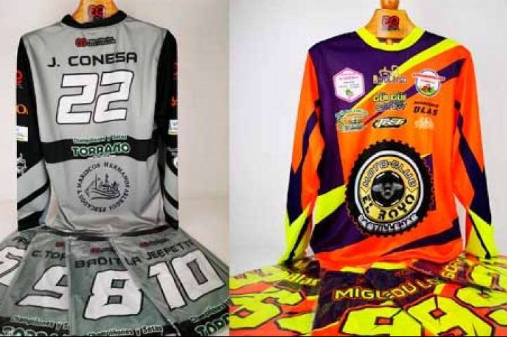 ADHESIVOSEMBARRADOS cuenta con un amplio catálogo de camisetas y chalecos para moto