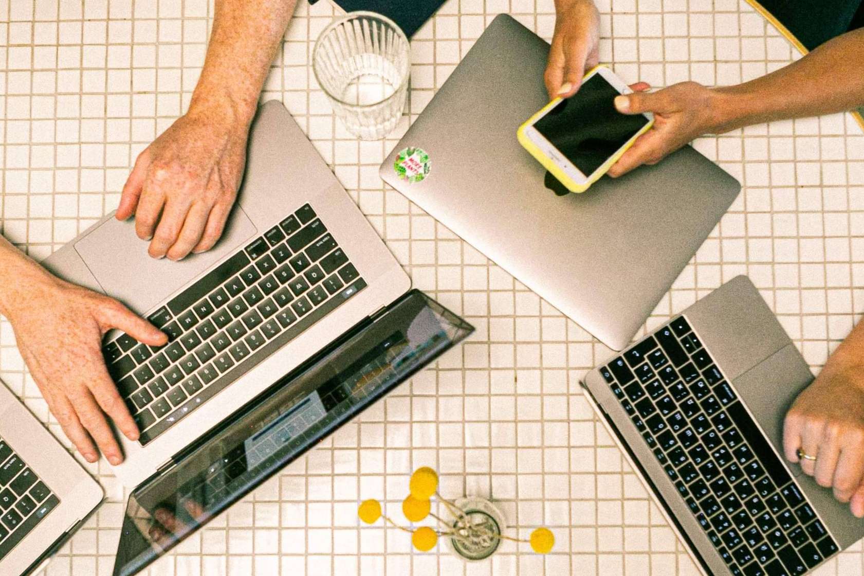 A2colores sobre la importancia de la digitalización de webs y tiendas online