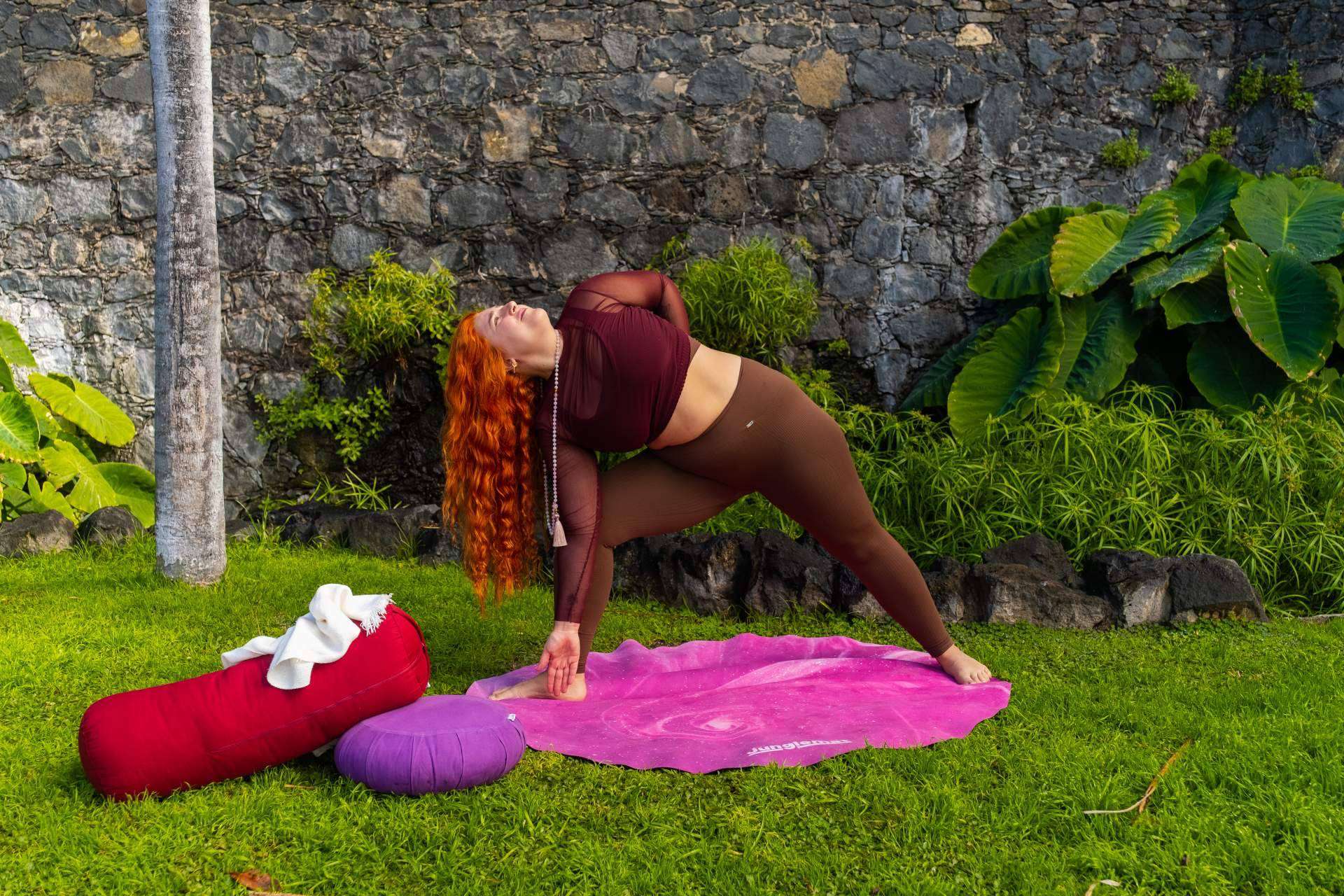 Practicar el yoga de manera sostenible con las esterillas de Junglemat