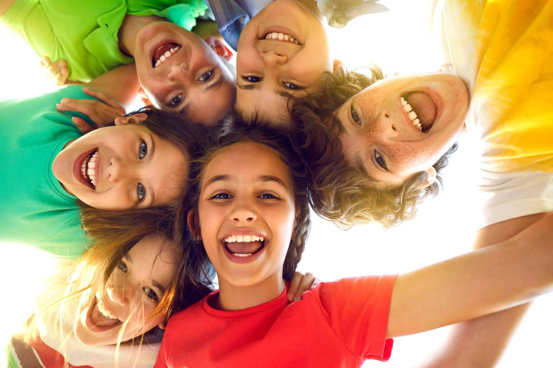 Noviser ofrece los servicios de canguros y personal de refuerzo escolar para niños en Madrid