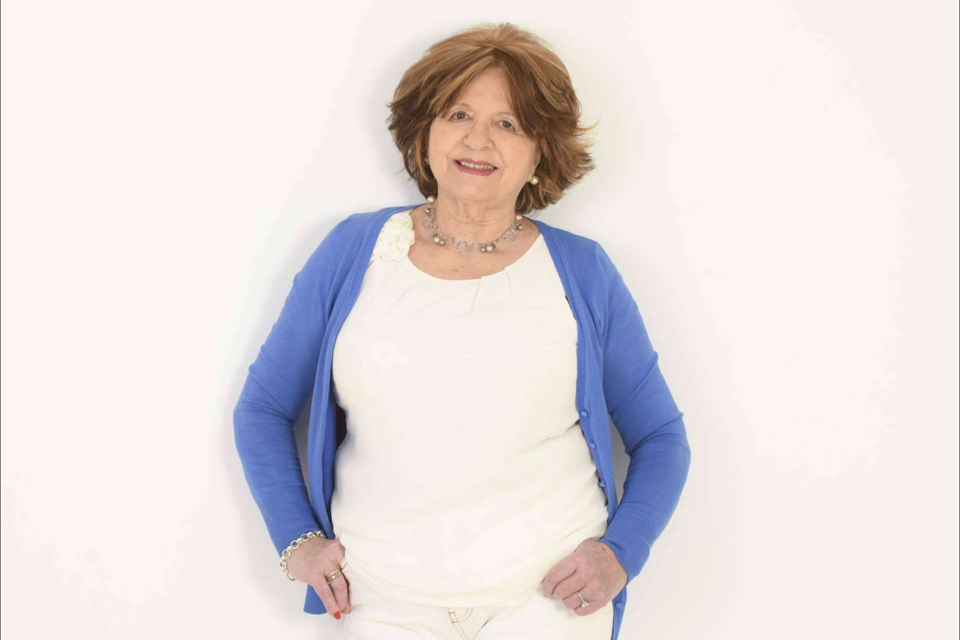 '¿Quién eres? ¿Por qué manejas mi vida?', la primera obra de Carmen Viaña, una historia fascinante y emotiva que invita a la reflexión