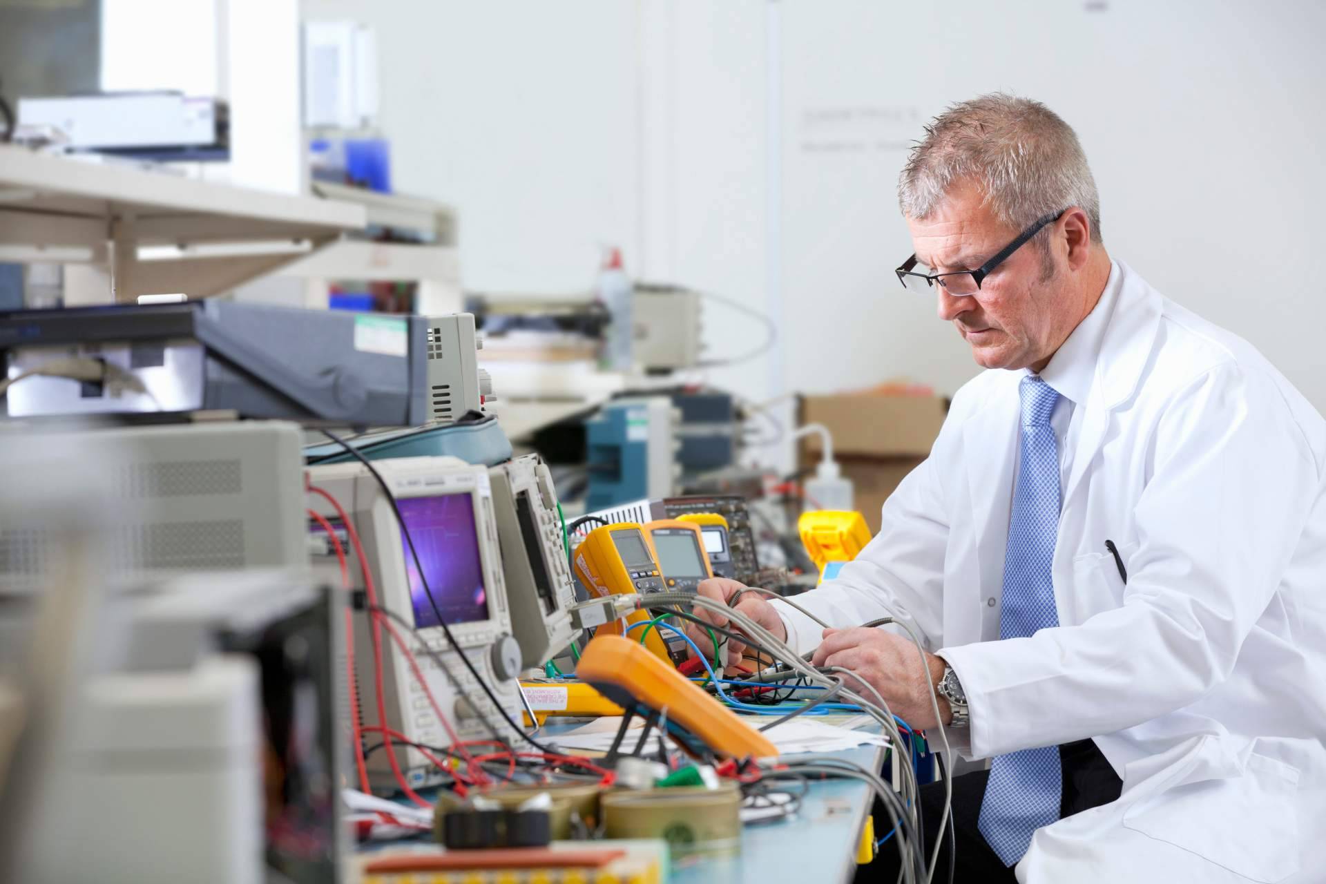 El distribuidor de material eléctrico, Cadenza Electric, cuenta con suministros de primera calidad