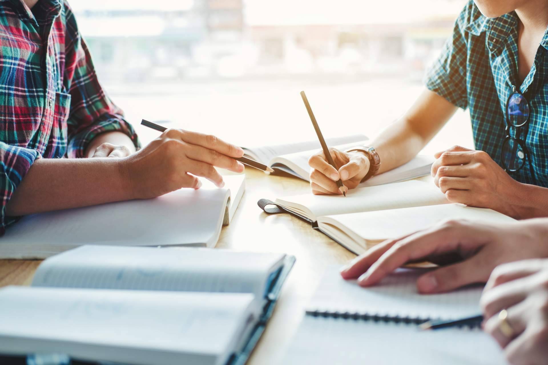 ¿Qué es una tesis doctoral?, según Ayuda Universitaria