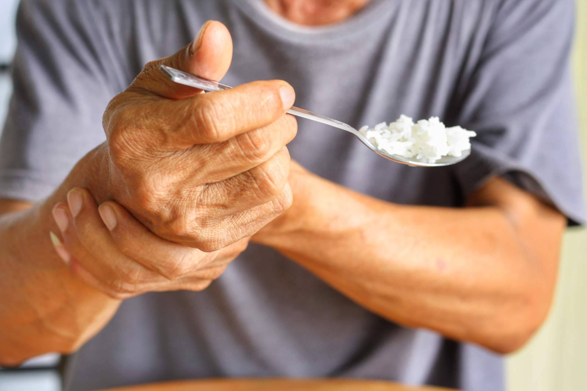 Cuidar a un paciente de Parkinson, algunas recomendaciones prácticas que va muy bien conocer