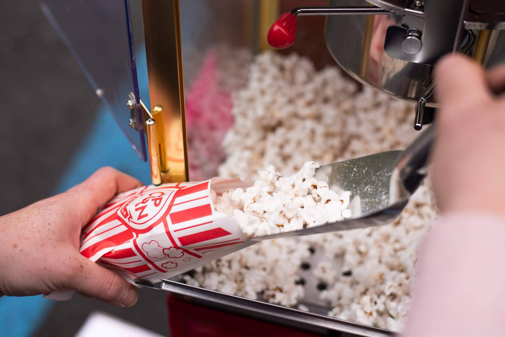Tecnochufa ofrece sus máquinas de palomitas y máquinas de algodón dulce