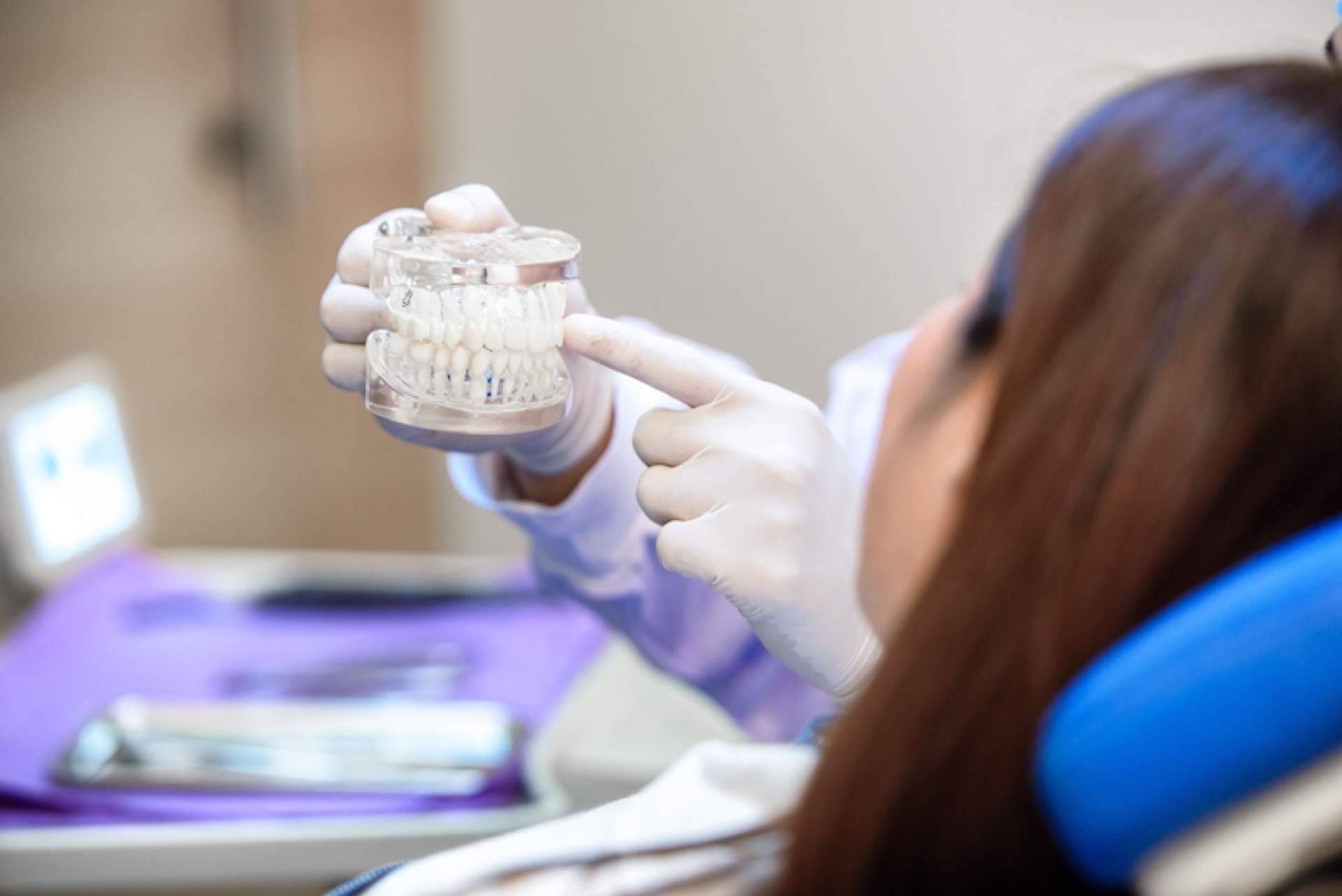 Los implantes personalizados con materiales de calidad que ofrece la clínica dental Samprodent