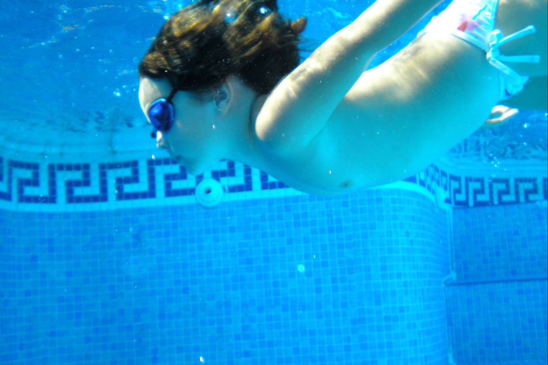 Beneficios de las clases de natación para poblaciones especiales en el gimnasio Mabuni de Vallecas