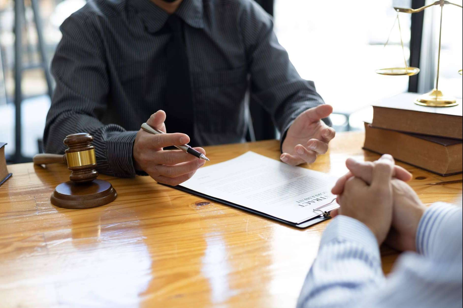 Acudir a los especialistas en Derecho Penal de Abogados María Girona
