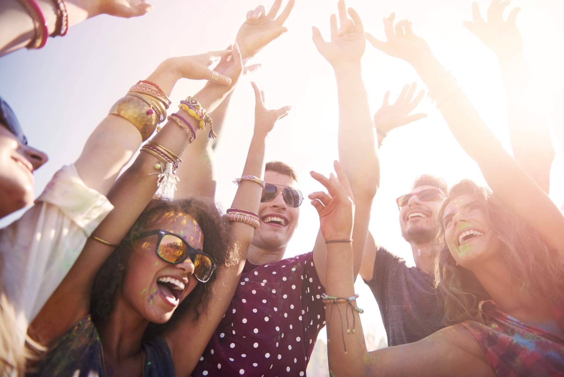 La opción ideal para identificación en eventos gracias a su adaptabilidad y resistencia; pulseras Tyvek