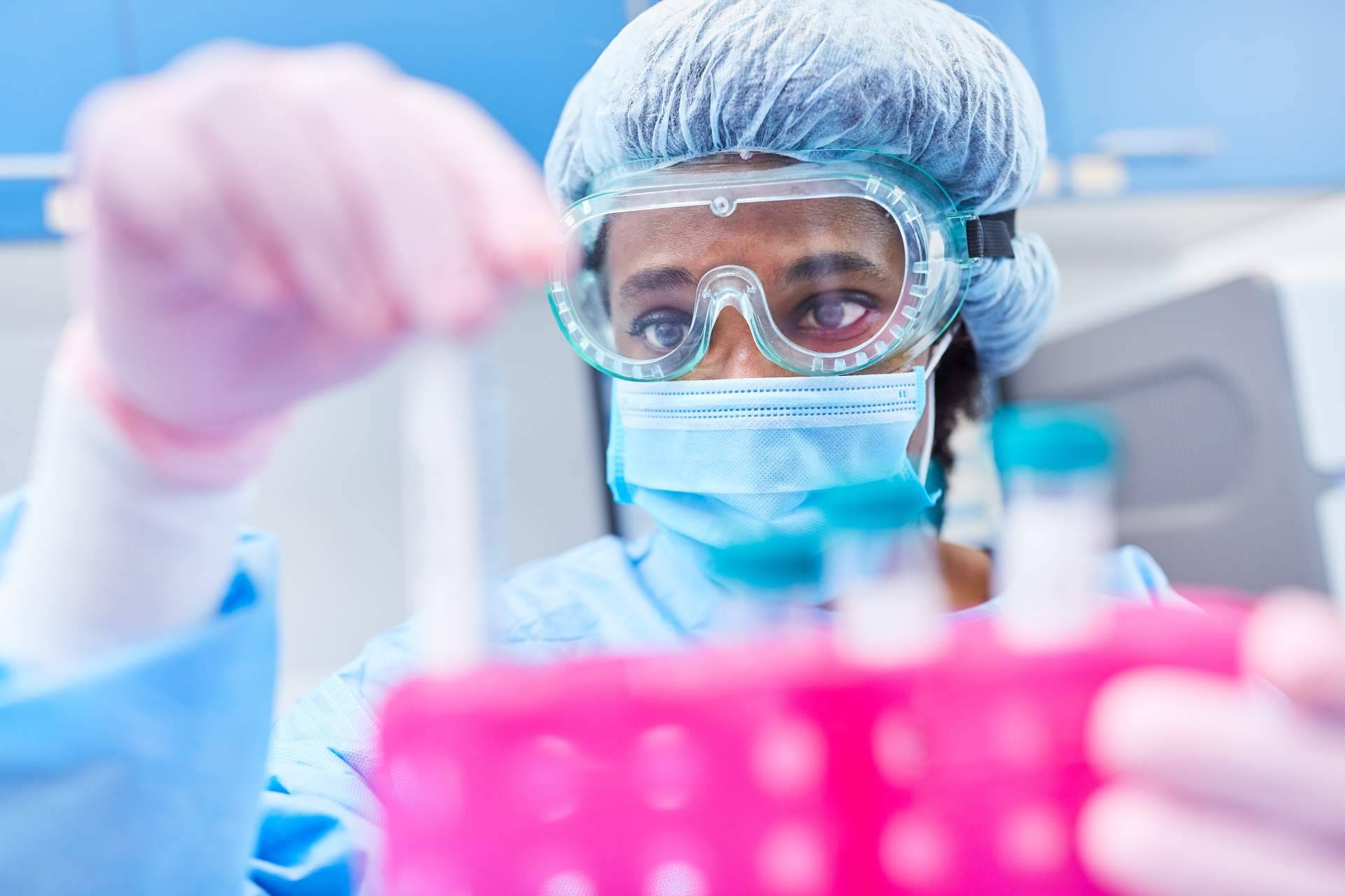 ¿Cuáles son los requisitos para estudiar laboratorio clínico y biomédico?, por EEP iGroup