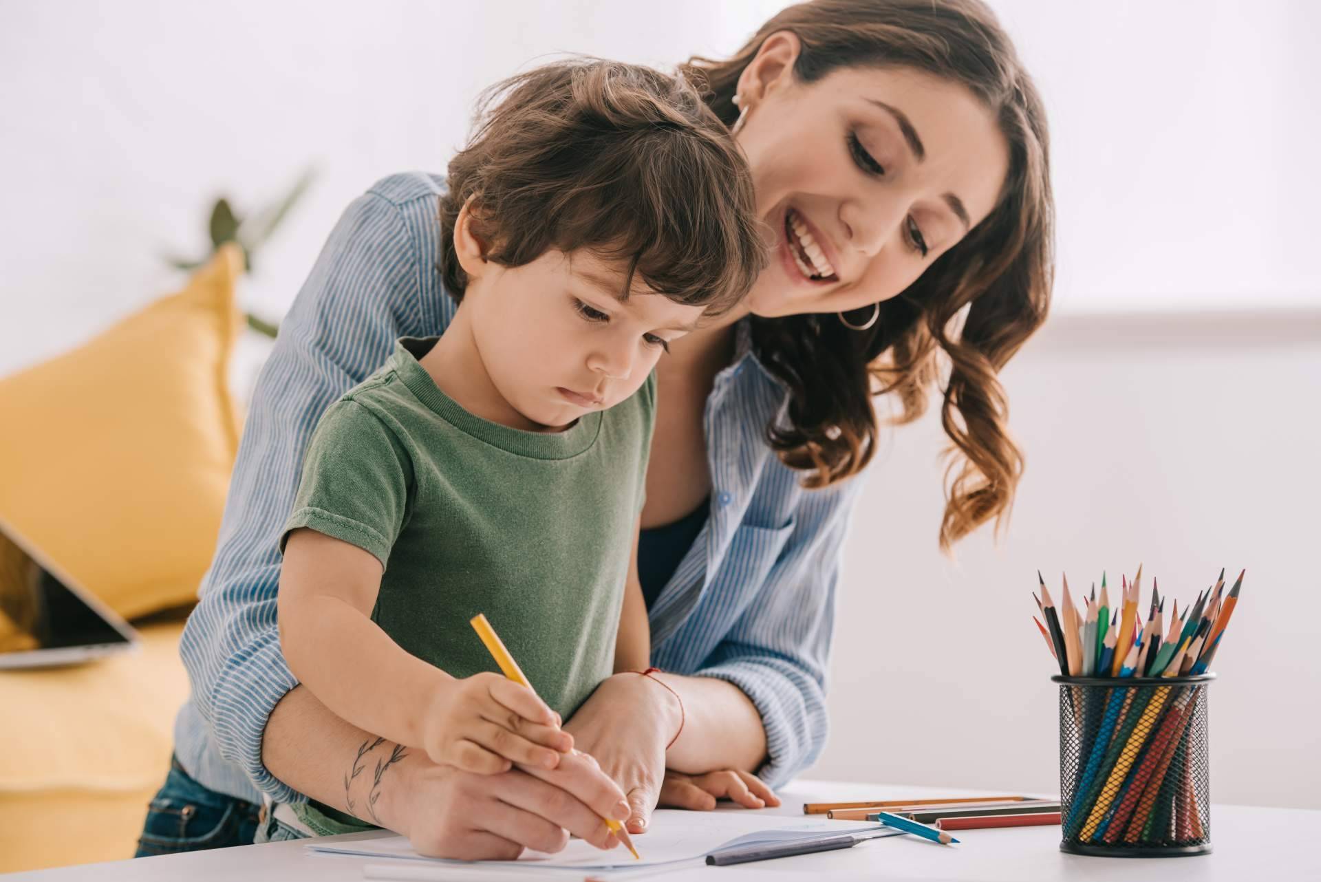 ¿Dónde encontrar un servicio para cubrir sustituciones de verano y el cuidado de los niños? Noviser