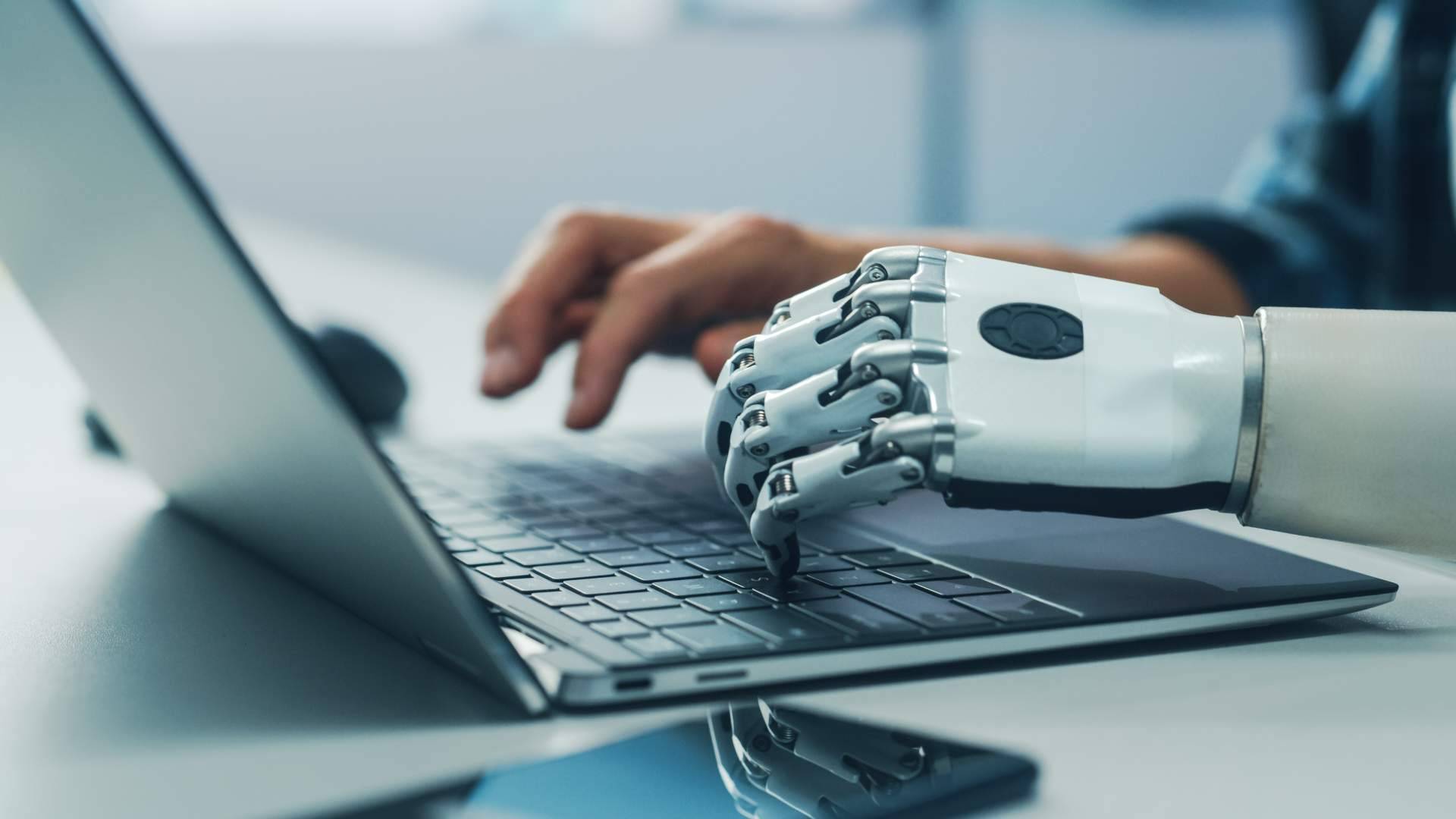 ChatGPT comparte su experiencia en Naked Chief, la web de entrevistas a directivos