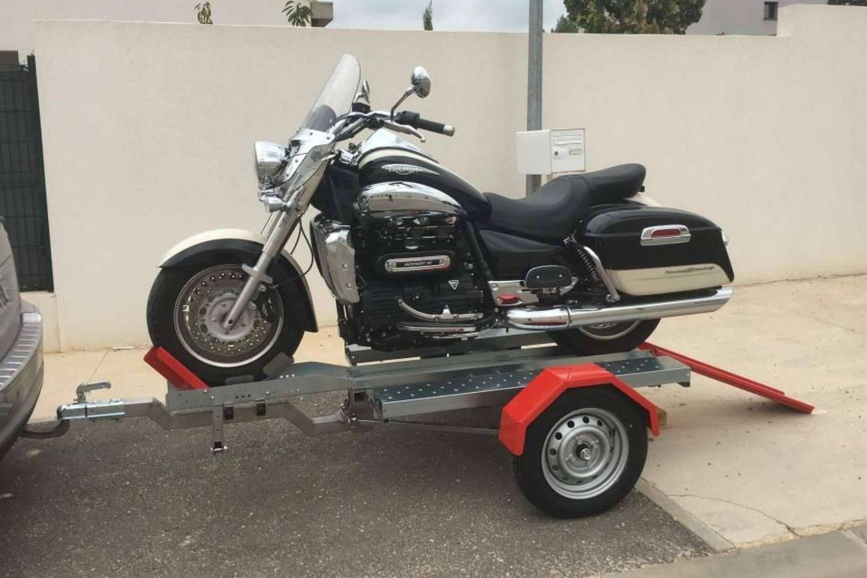 Busco Remolque pone a disposición una guía del uso de remolques para motos España