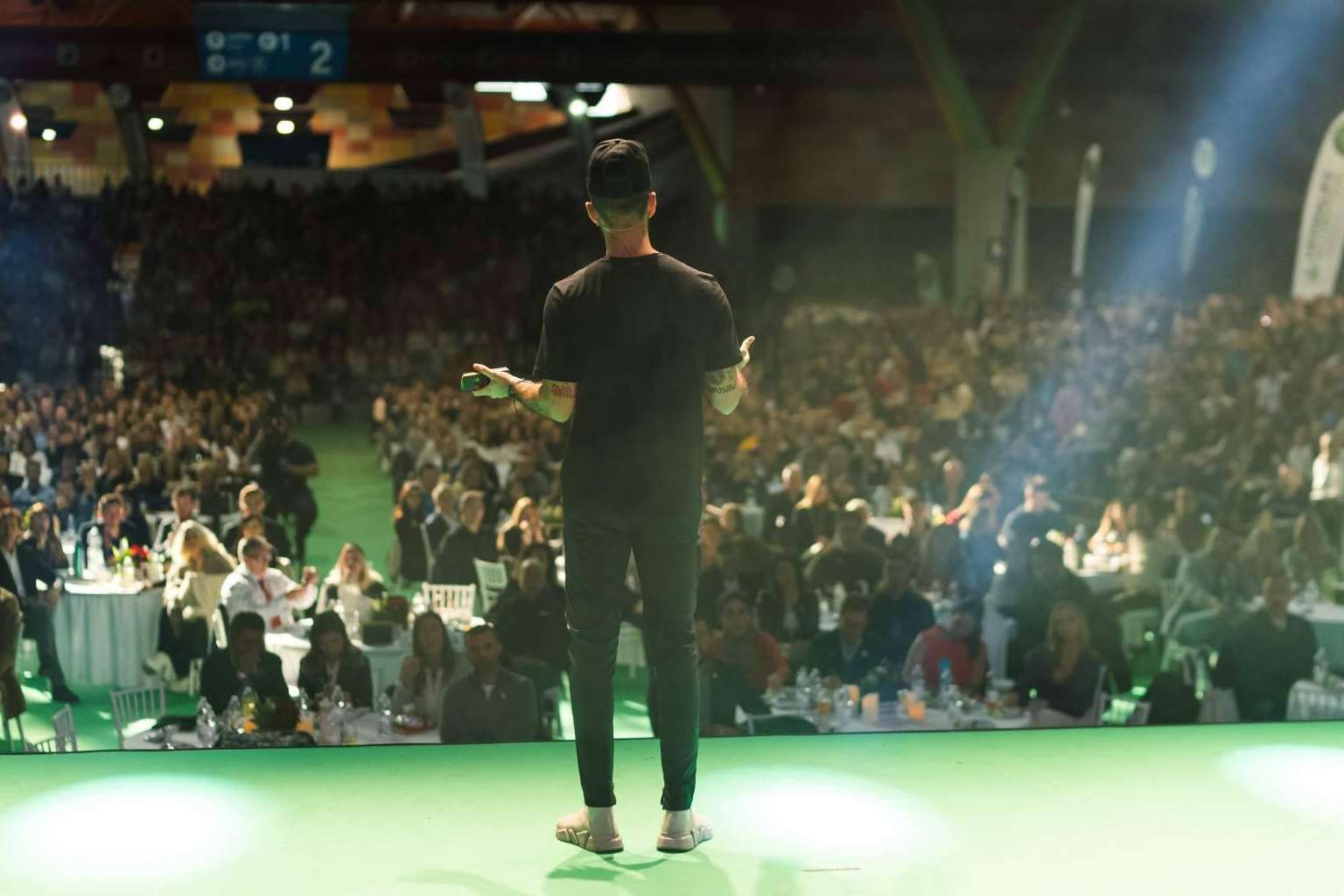 Javi Rodríguez, el joven que está transformando la industria del emprendimiento con su metodología HIT y Héroes sin capa