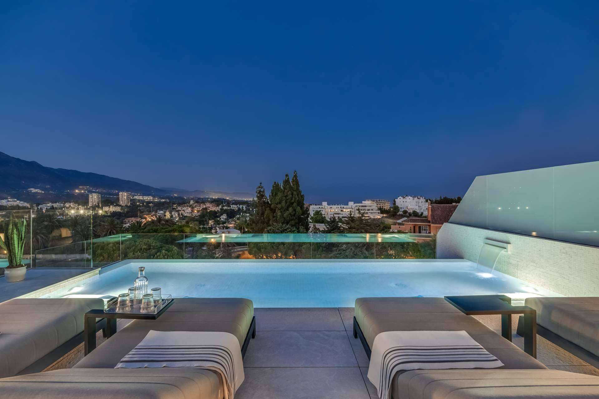Descubrir las propiedades de lujo en Marbella con el servicio personalizado de Zeuthen & Company