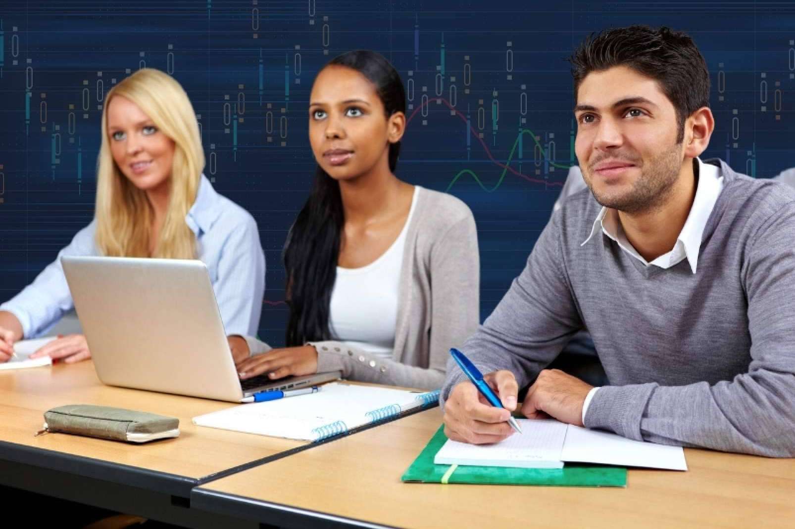 El innovador simulador de inversiones para Instituciones Educativas de HollyMontt, TwoTails
