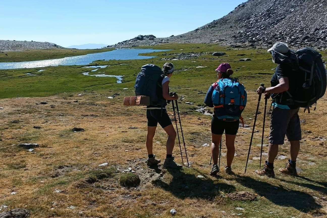 Guías Nevada y su ruta para disfrutar en verano en el integral de los tresmiles de Sierra Nevada
