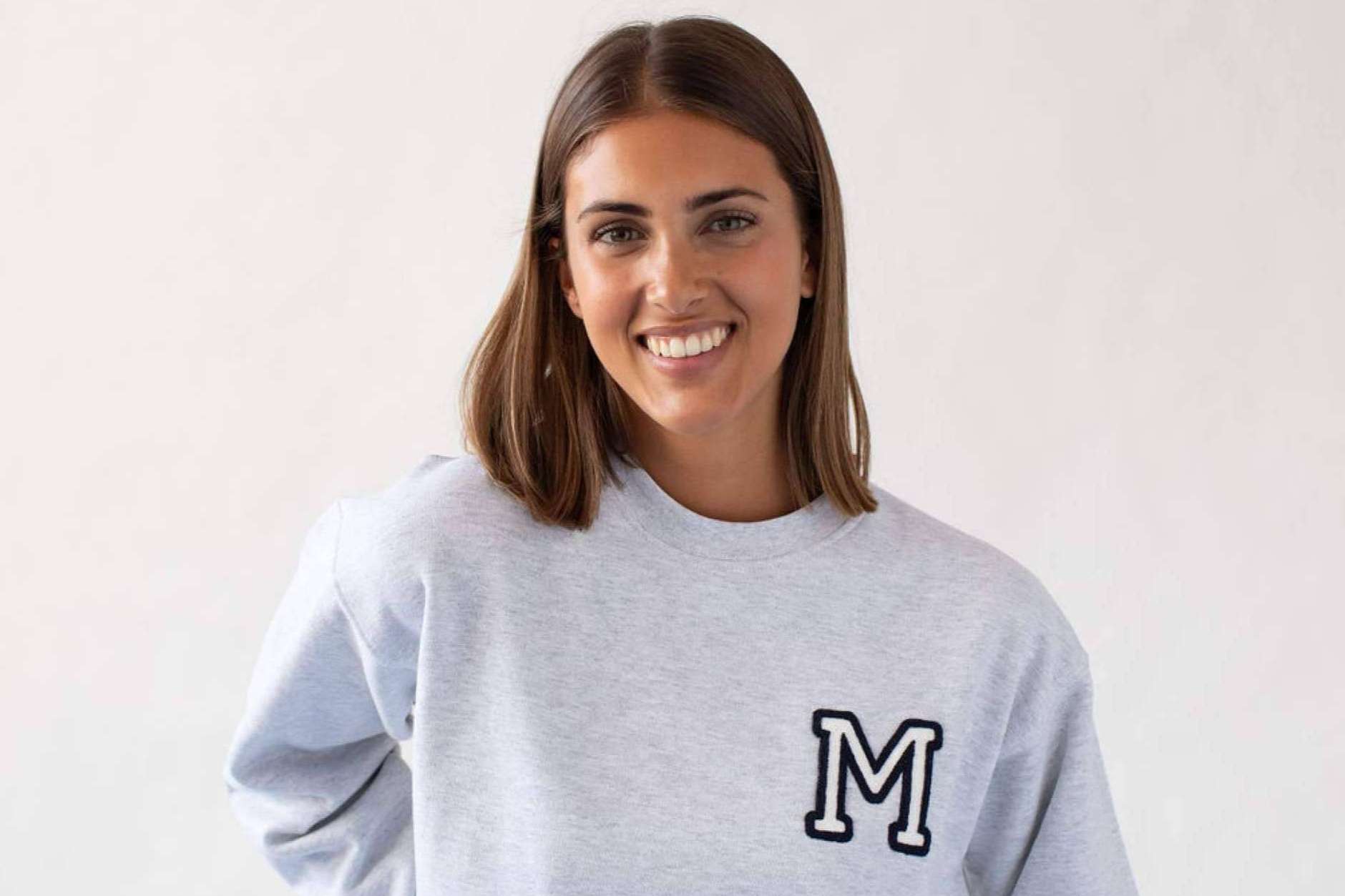 Anitials presenta las sudaderas unisex con letras personalizadas