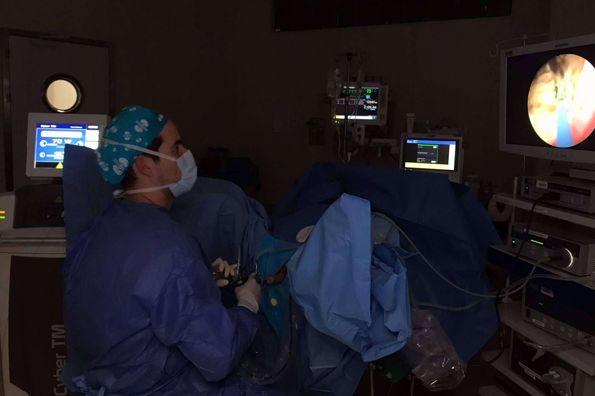 Someterse a una cirugía mínimamente invasiva de hiperplasia prostática con el Dr. Nelson Díez