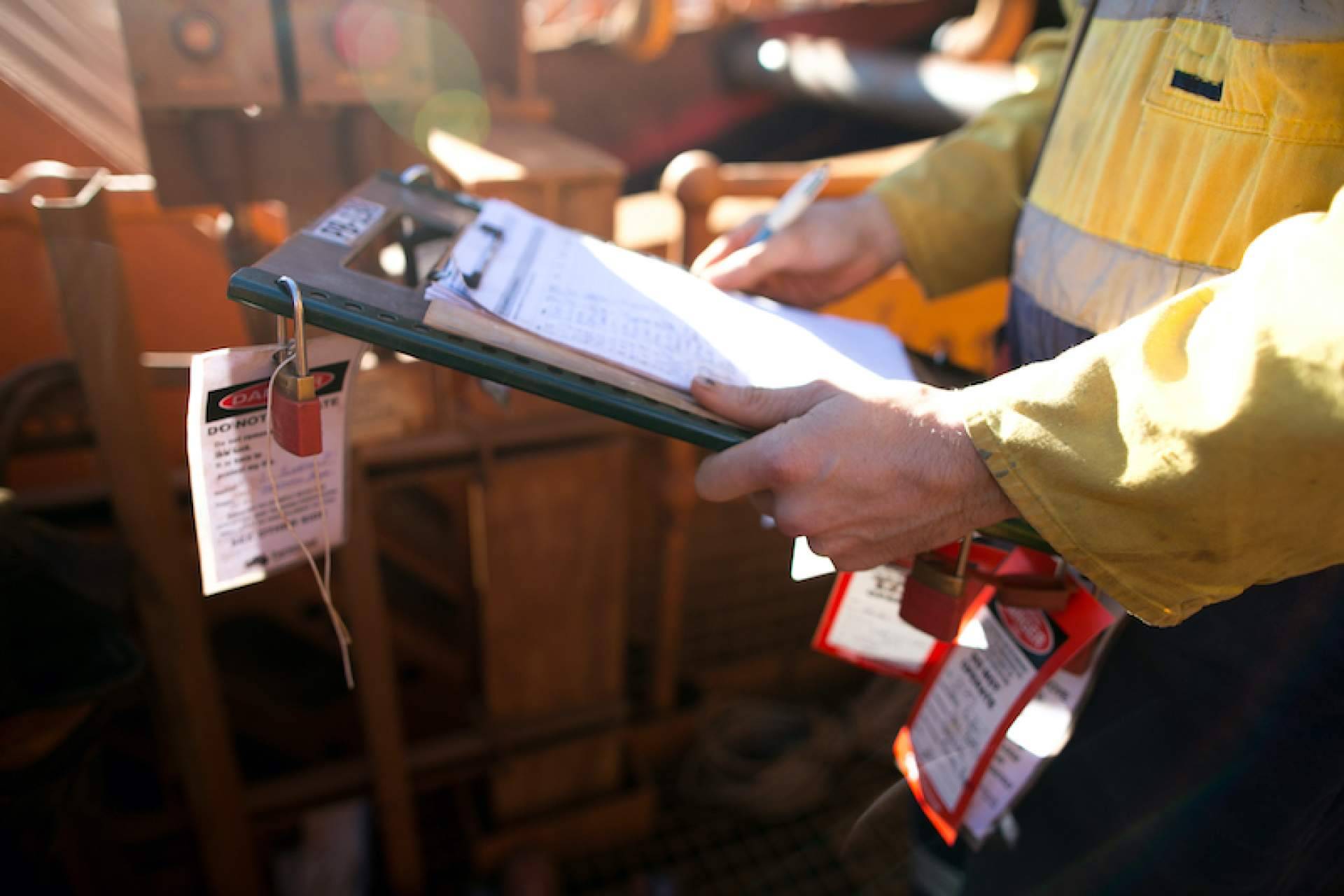 Realización de permiso de trabajo seguro con la firma For Easy Work