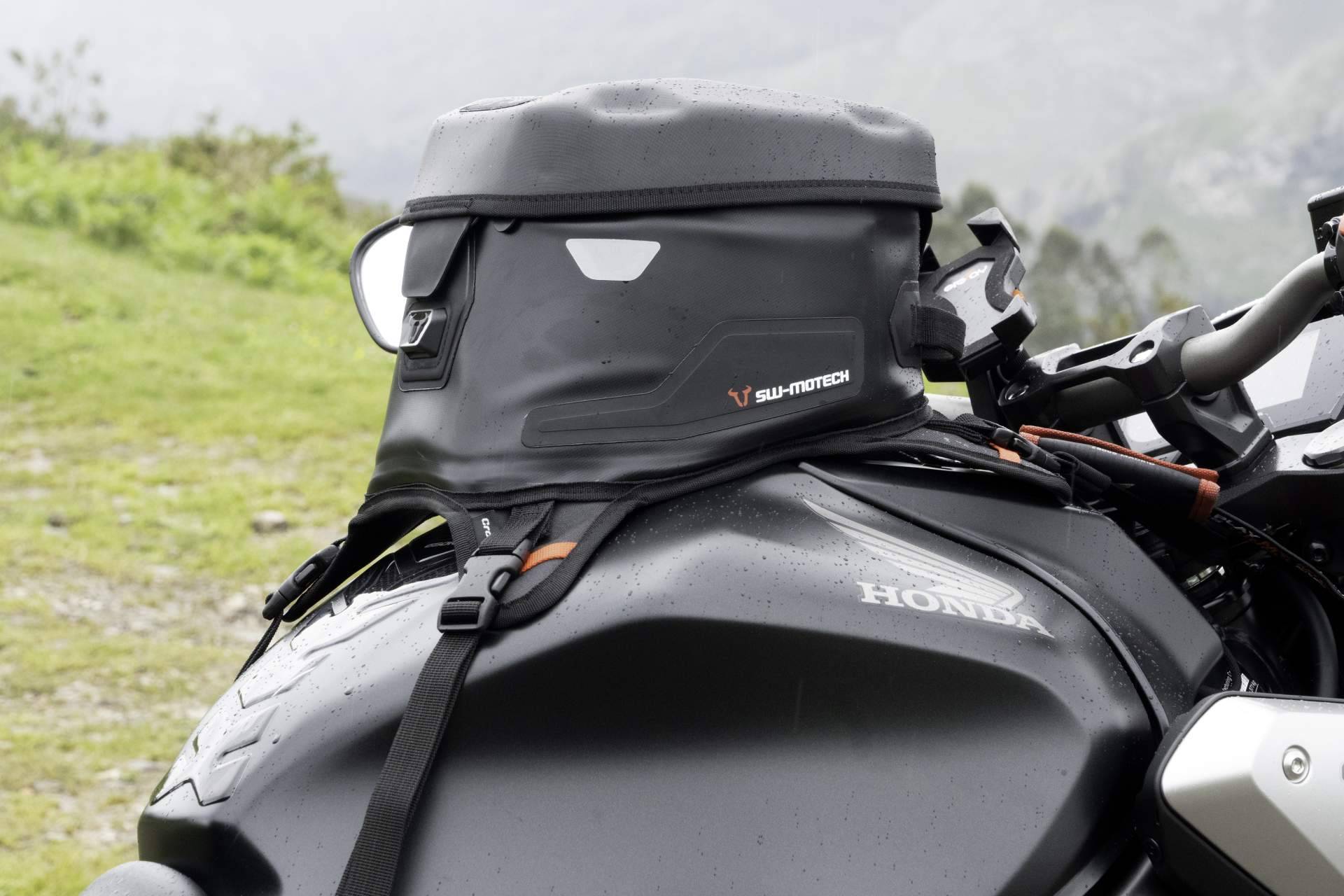 Este verano, no dejarse nada en casa es posible con el equipaje para moto de SW-MOTECH