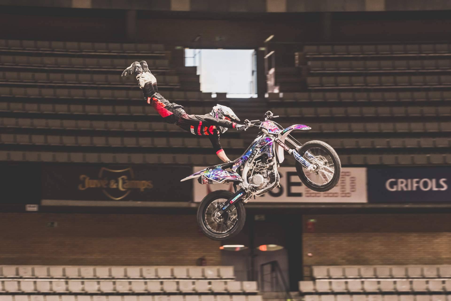 Los pilotos del equipo Breaking de Freestyle Motocross realizarán un espectáculo de acrobacias en moto exclusivo para los alumnos de la escuela de motocross Motoffroad de Zona Motor Ametlla Park