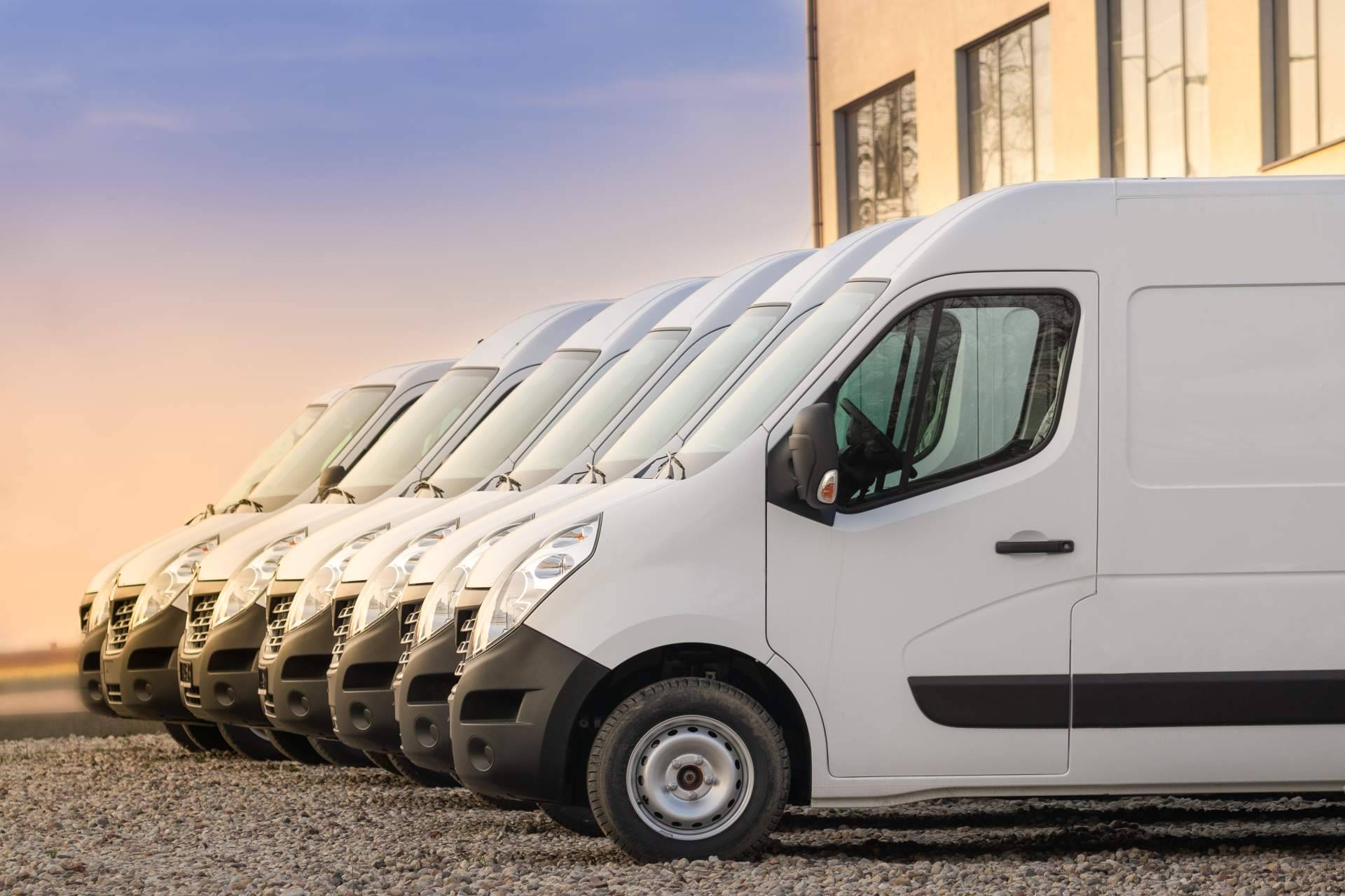 Alquiler de furgonetas con ventajas económicas y flexibilidad, con Cocherenting