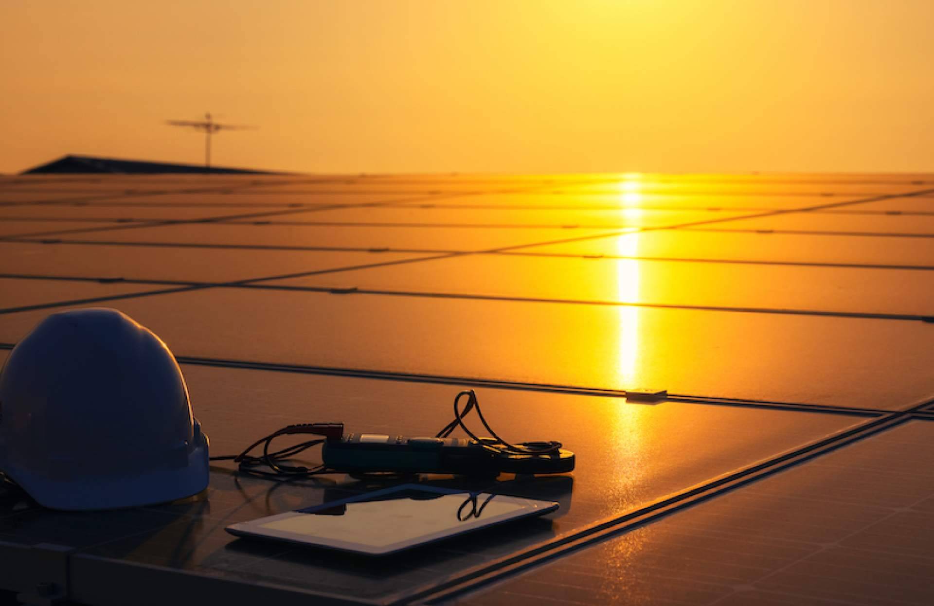 Placas solares, una alternativa para el ahorro eléctrico y freno del cambio climático