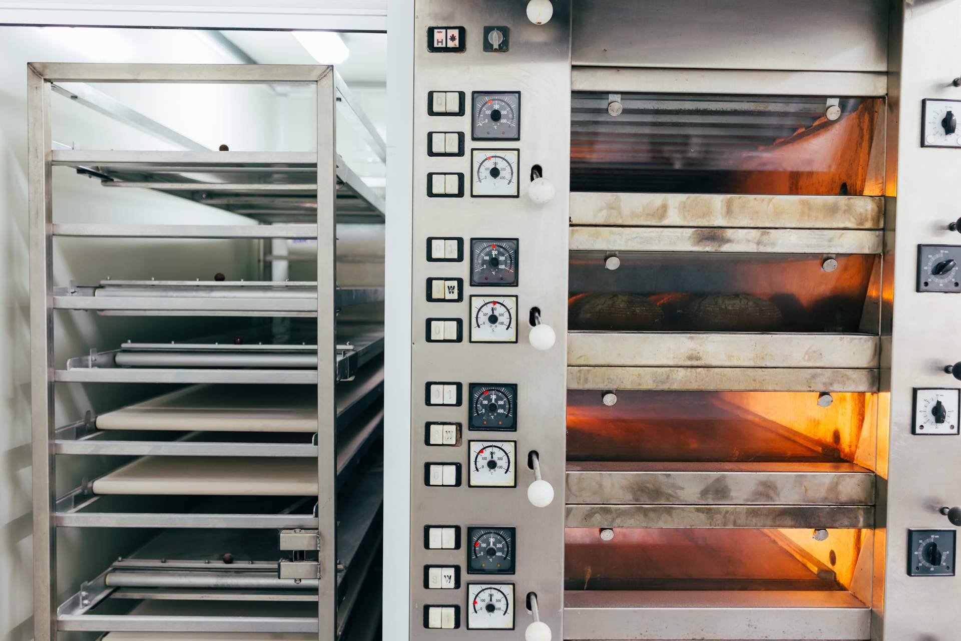 La importancia de equipar una cocina profesional con un horno industrial