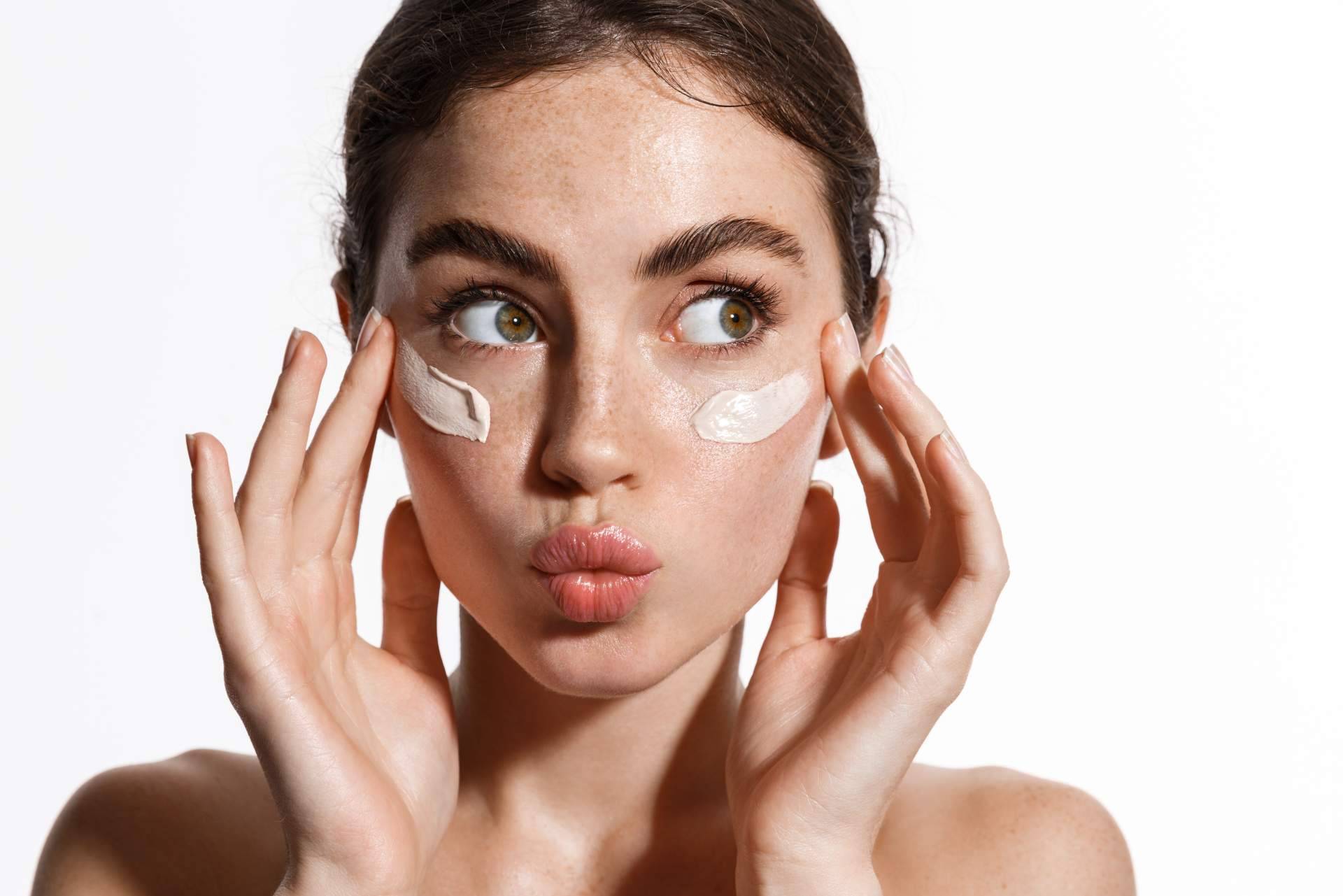 Los beneficios de la cosmética natural para el cuidado de la piel, por Cosmonatura