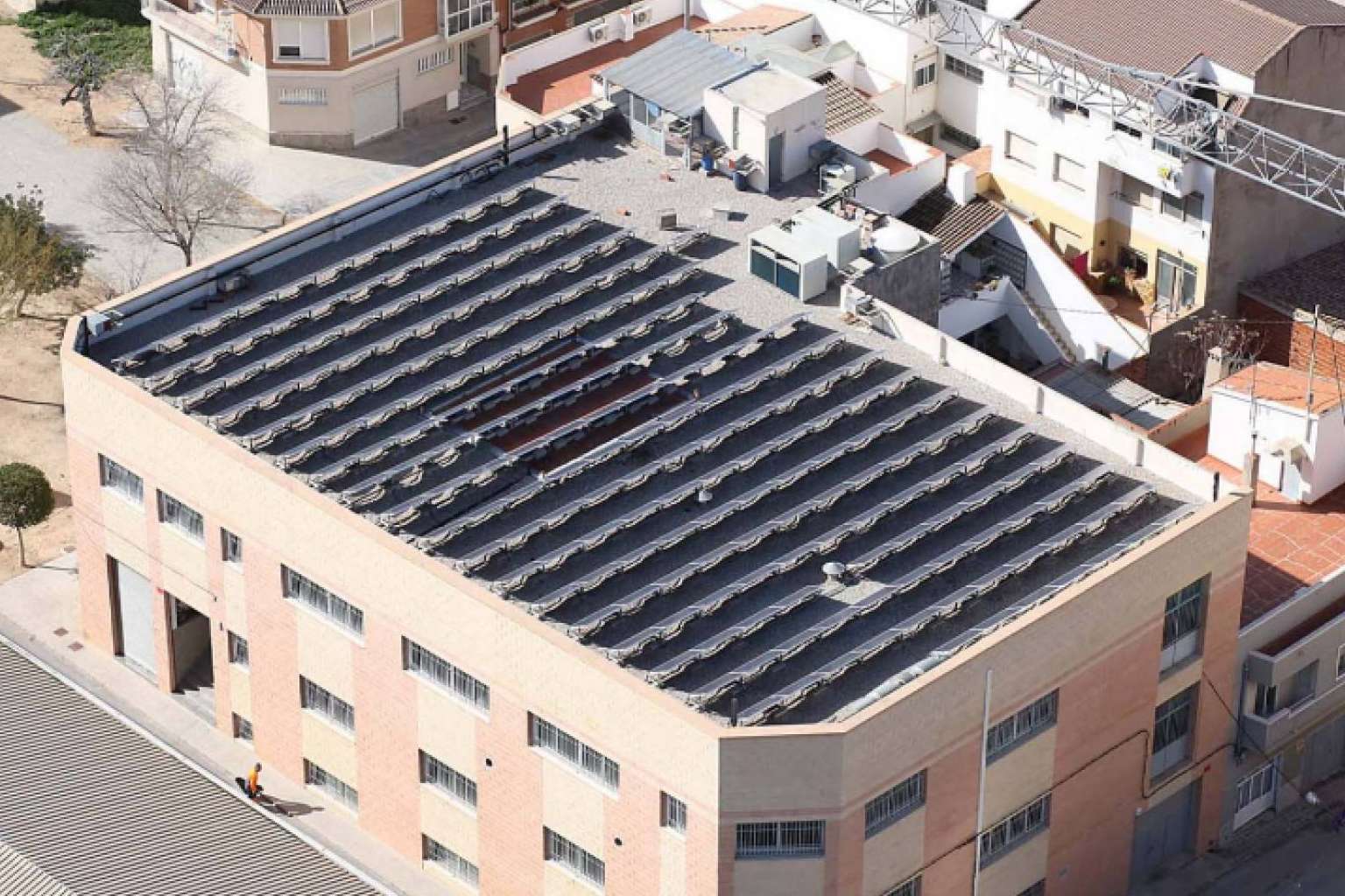 Ingeniería Aplicada ofrece subvenciones en Murcia y Alicante para la instalación de placas solares, aerotermia y puntos de recarga