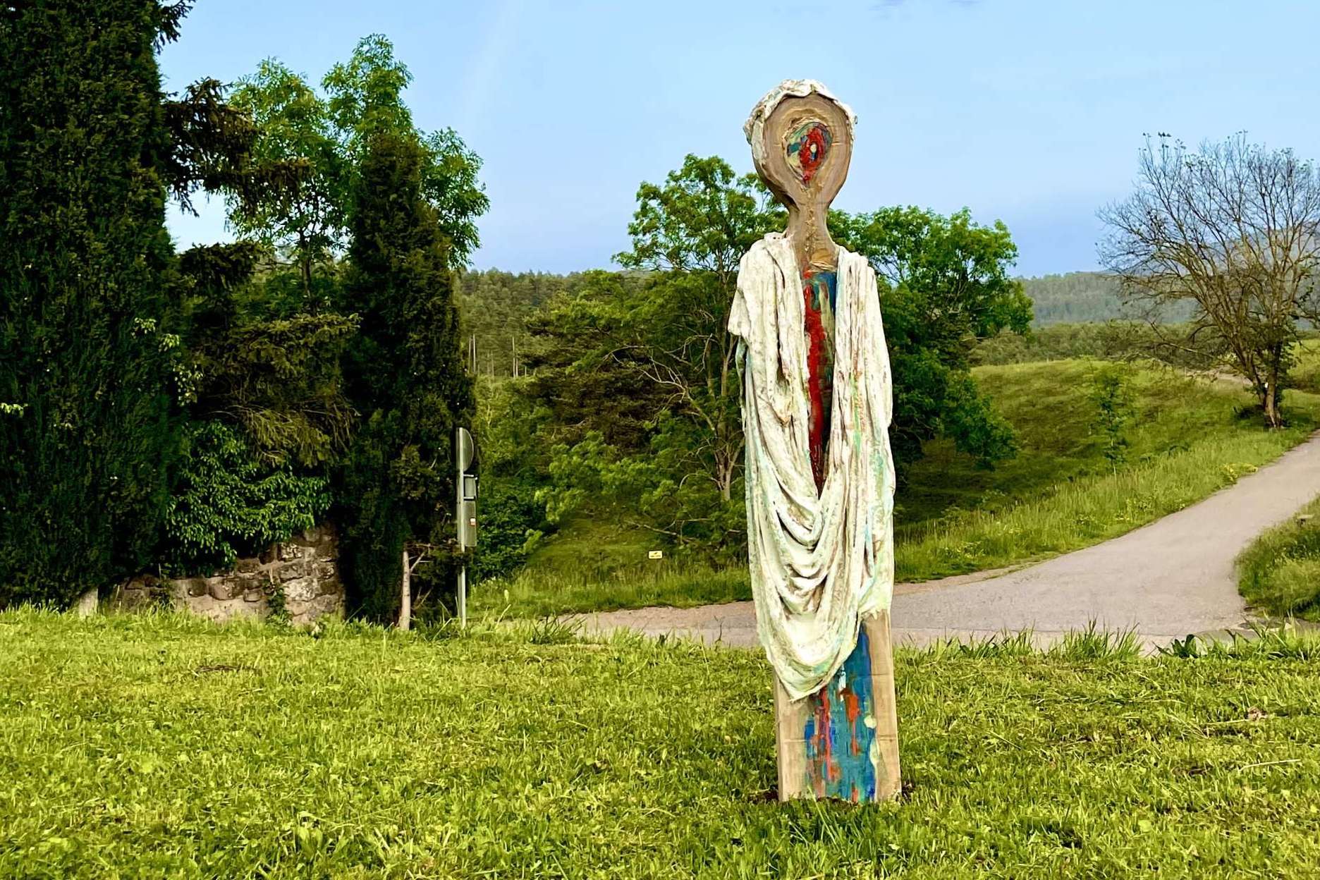 La propuesta artística de Pilar Almagro es el arte conceptual totémico