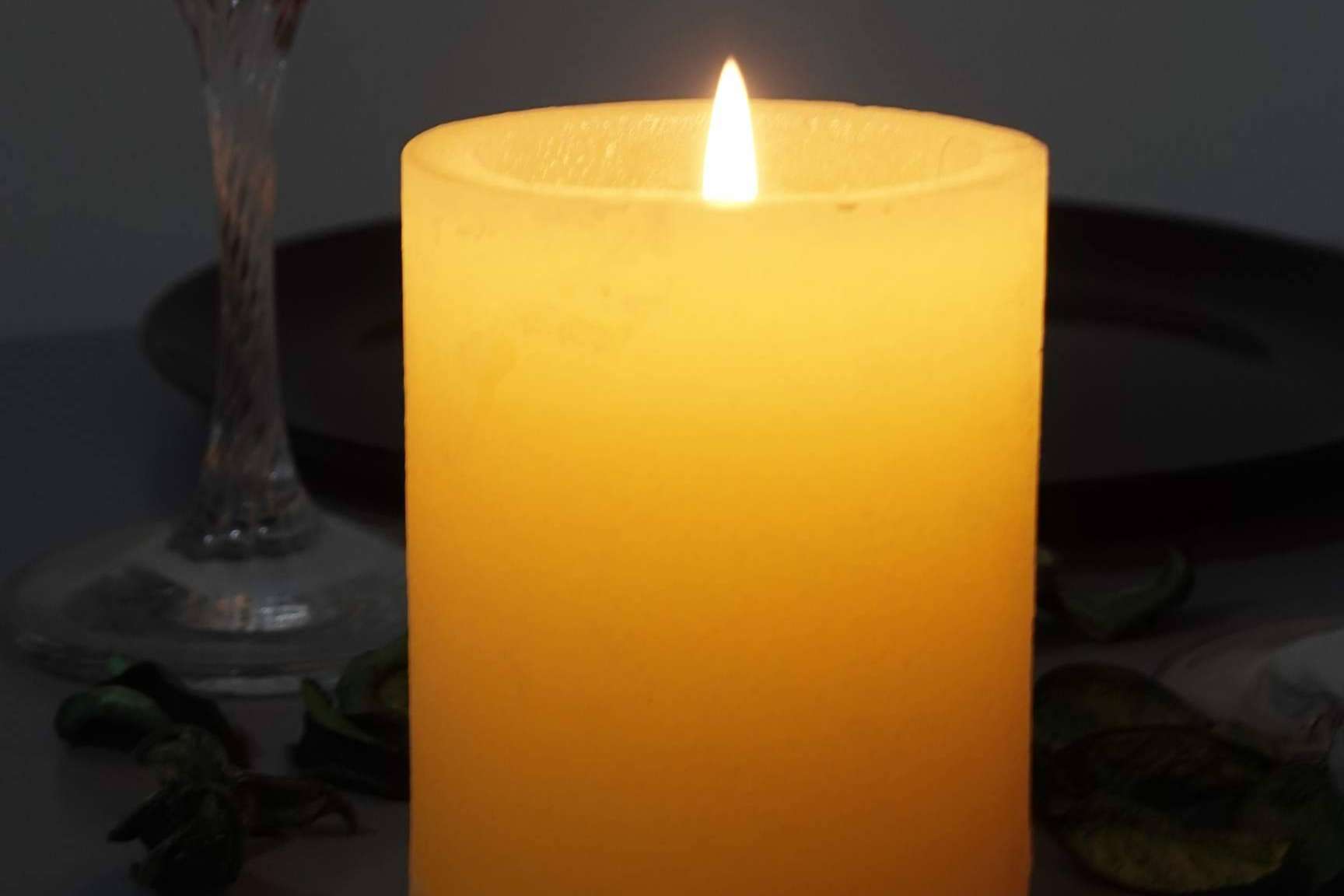 Características destacadas de las velas de citronela por Hogar y Más