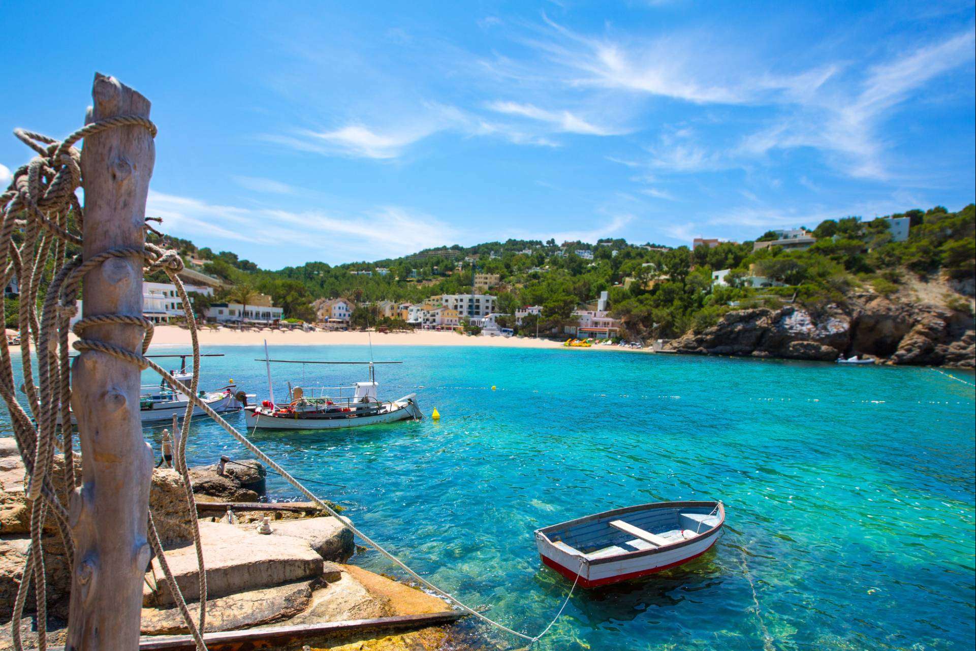 Todo lo que ofrece Cala Ratjada, un paraíso de sol, mar y diversión en Mallorca