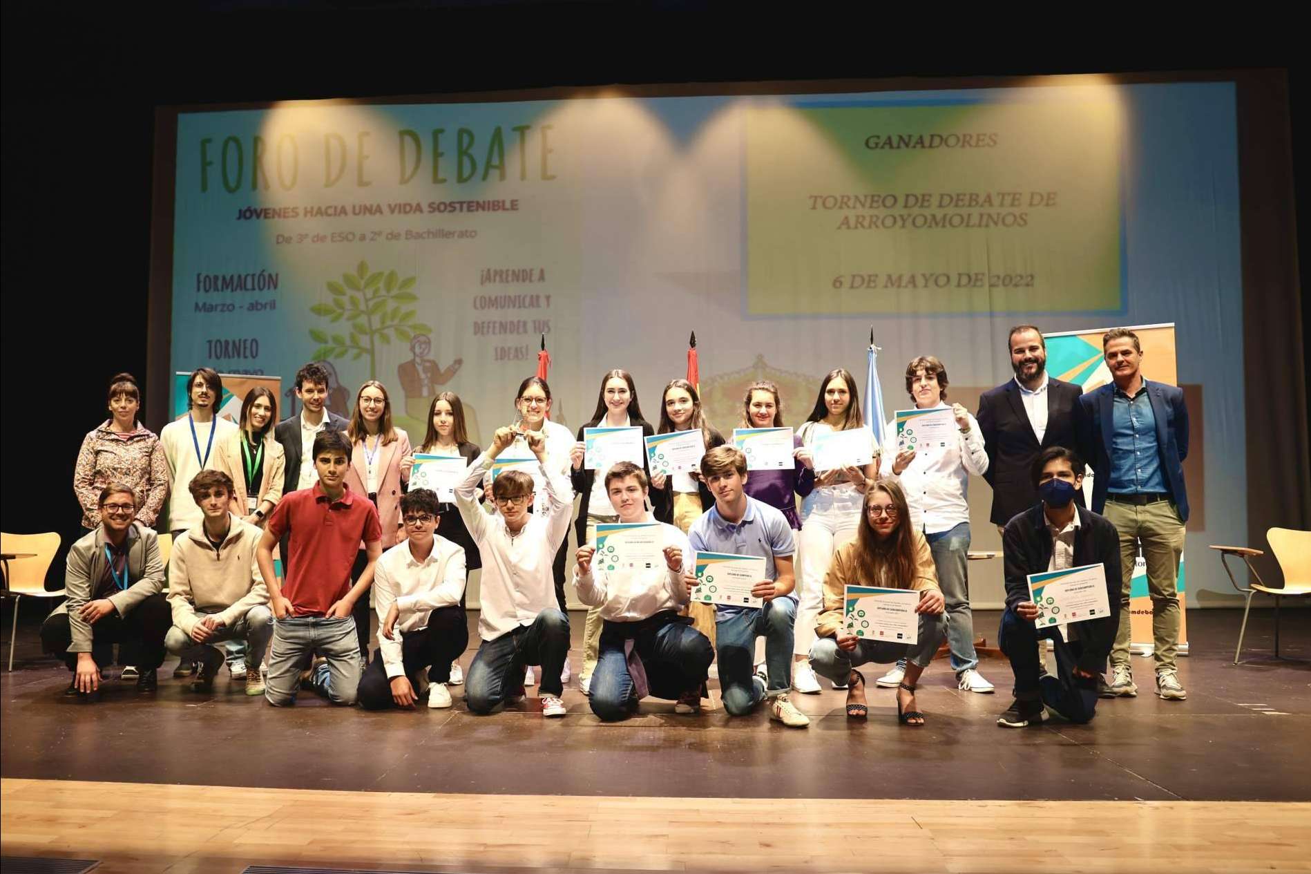 Cuáles son los beneficios para los adolescentes de participar en un curso de debate y oratoria