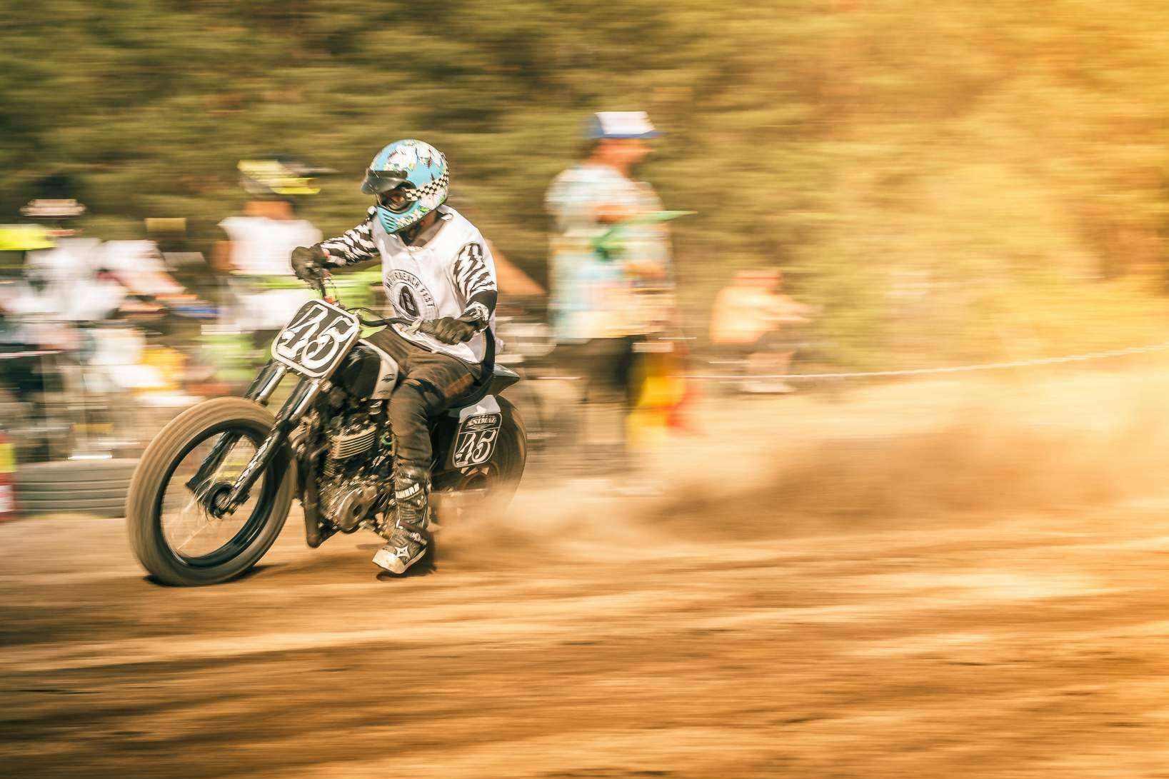 El circuito Flat Track de Motorbeach permite vivir una experiencia llena de adrenalina