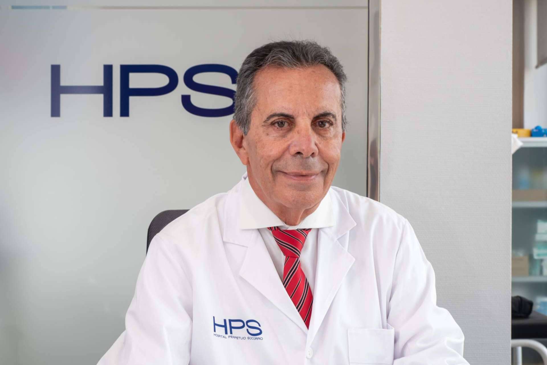 Dr. Julián Castillo corrige los defectos de la nariz con una rinoplastia