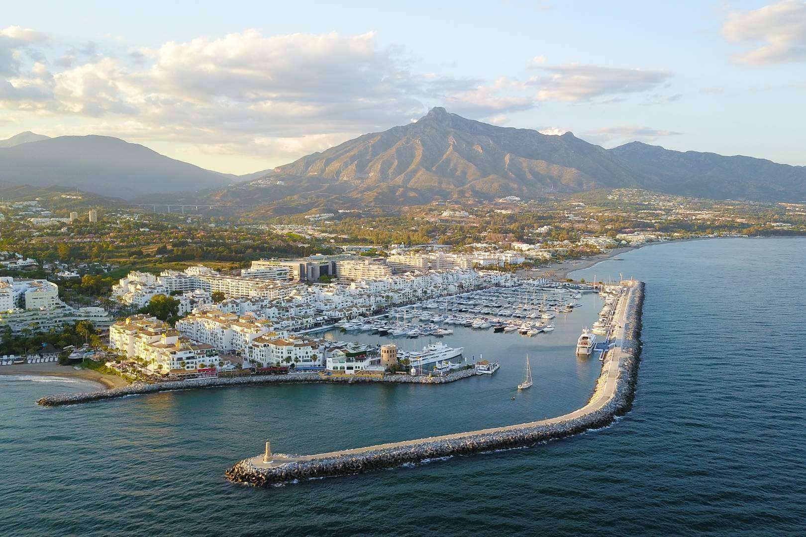 Casas en Marbella, la ciudad con diversidad cultural y prestigiosos centros educativos