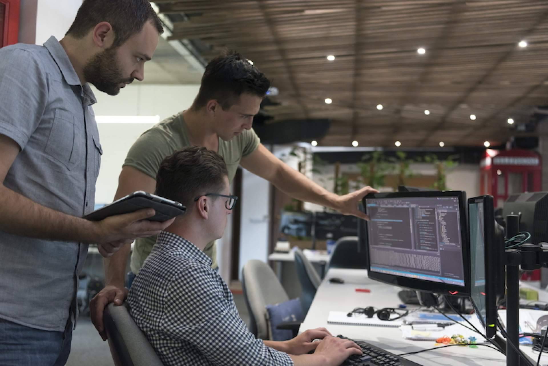 ¿Qué características tiene el software propietario?
