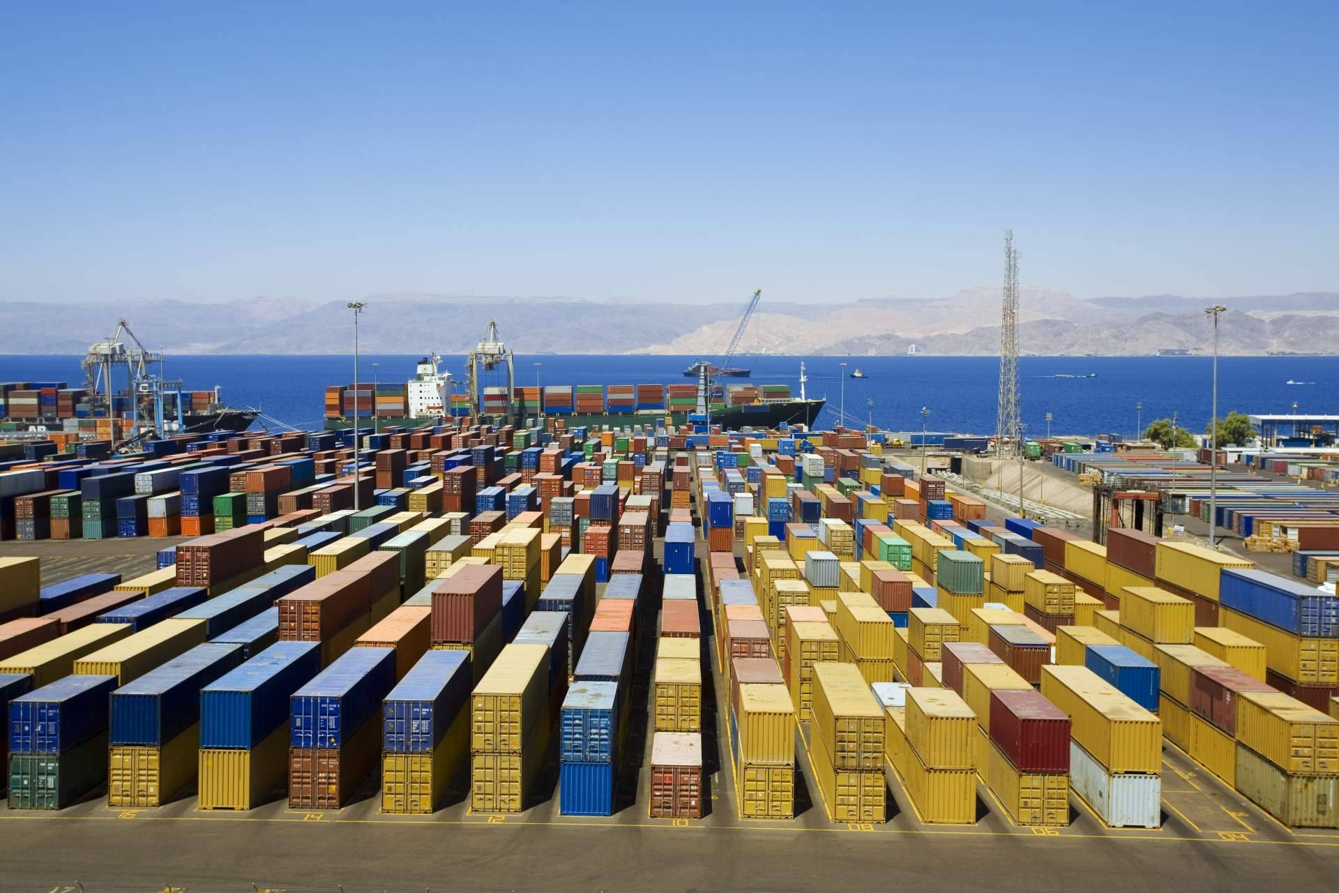 Acirfa Shipping dispone de transporte aéreo y marítimo de mercancías