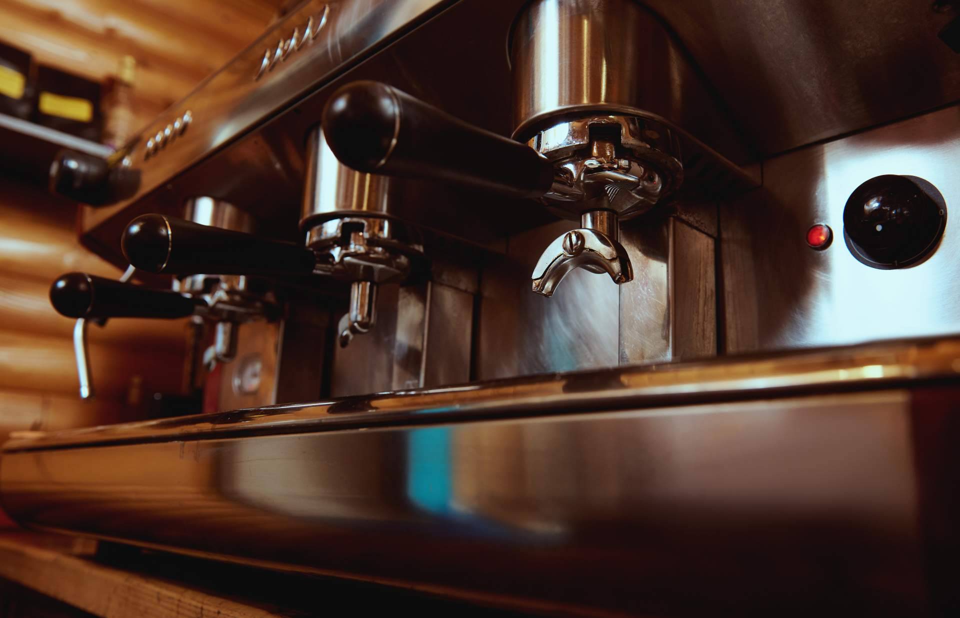 ¿Dónde encontrar distintos modelos de cafeteras industriales? Auxihostelería