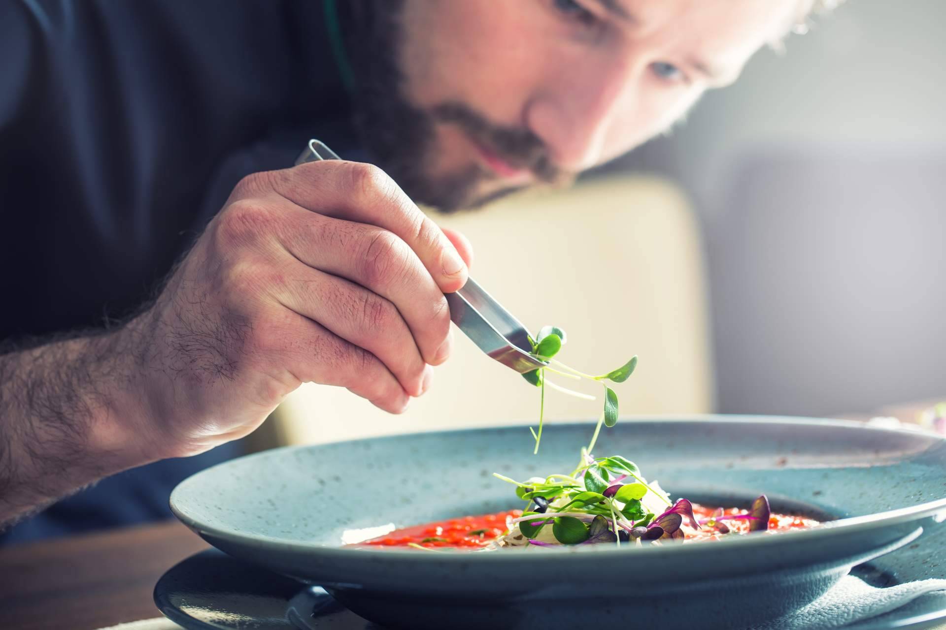 ¿Cuáles son las chaquetillas de cocinero que marcan tendencia?